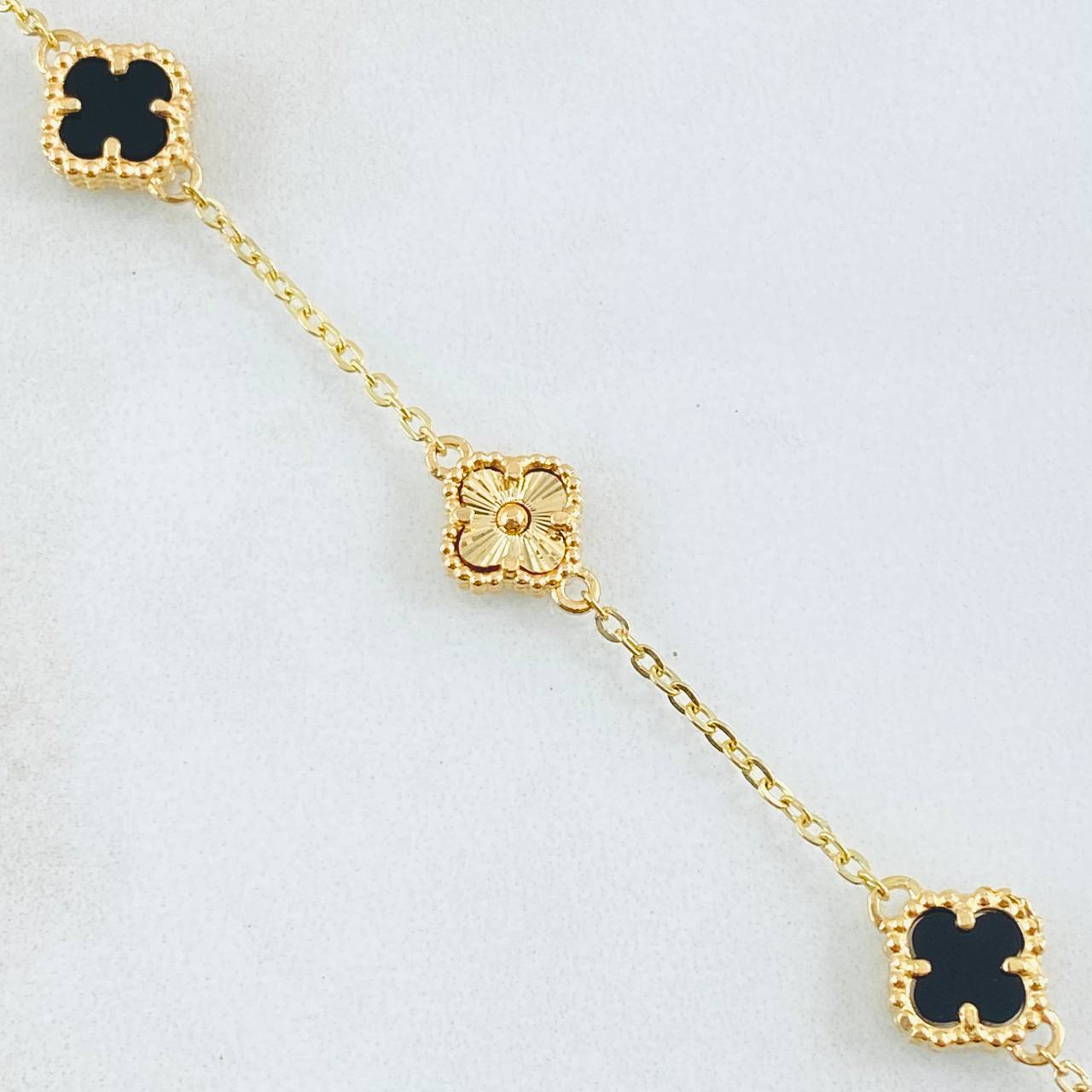 Pulso Trebol Onix Negro Diamantado 3.95gr / 16.5cm-18cm / Oro Amarillo Nac.Esp. 18K