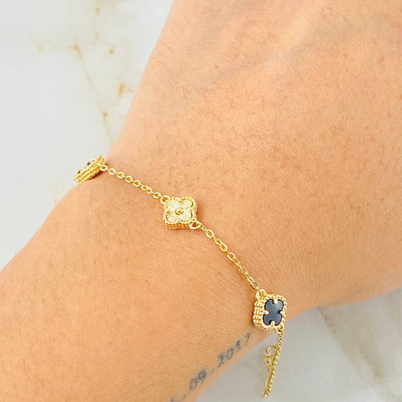 Pulso Trebol Onix Negro Diamantado 3.95gr / 16.5cm-18cm / Oro Amarillo Nac.Esp. 18K