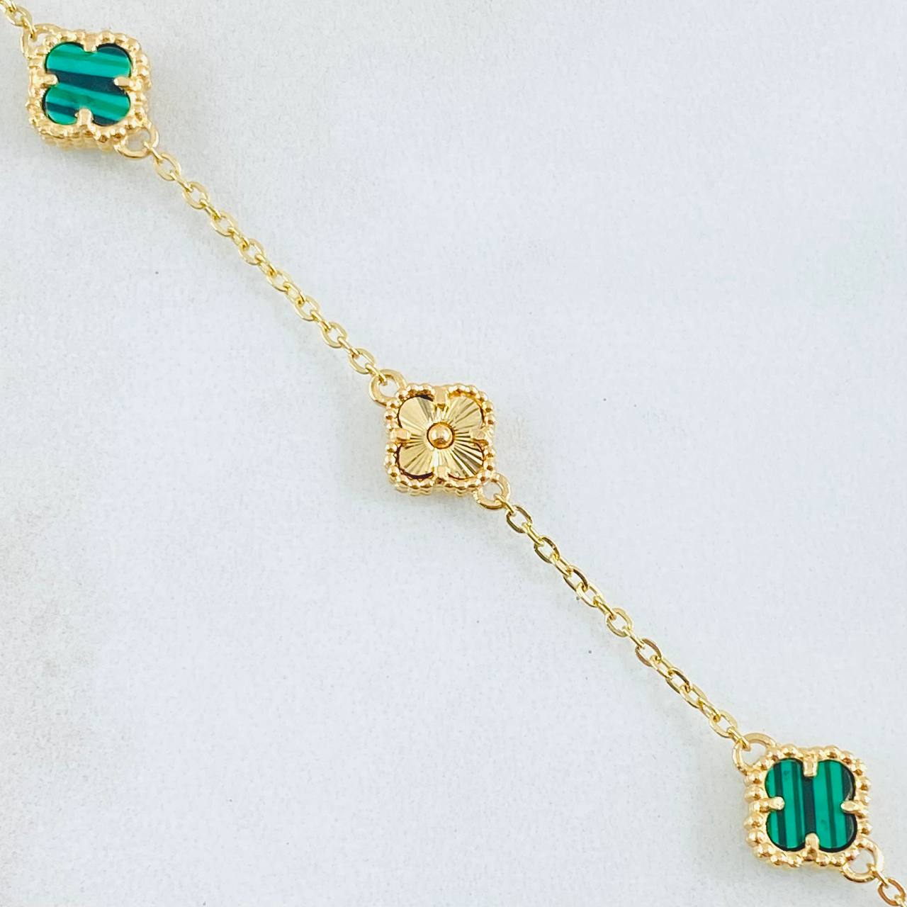 Pulso Trebol Malaquita Verde Diamantado 3.9gr / 17.5cm-19cm / Oro Amarillo Nac.Esp. 18K