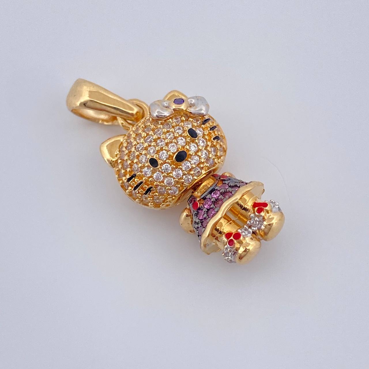Dije Gata 4.75gr / 2.8cm / Tres Oros 18K %