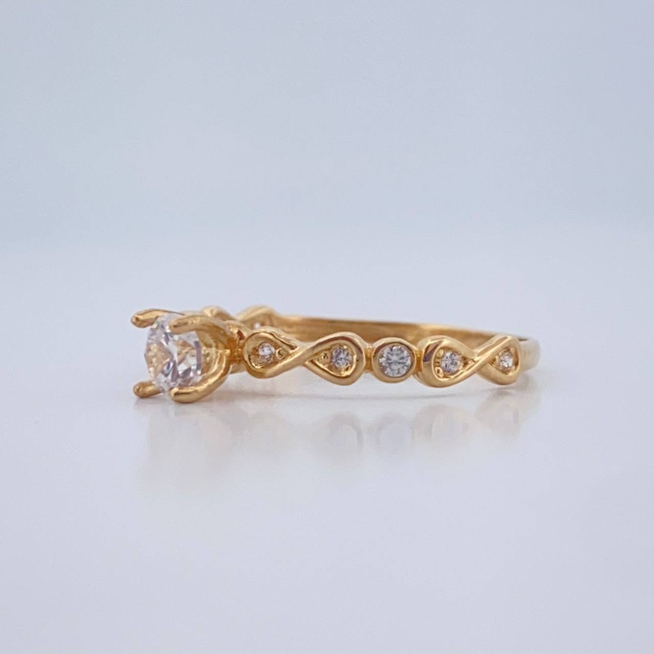 Anillo Solitario Infinitos 1.35gr / T6 3/4 / Oro Amarillo 18K %