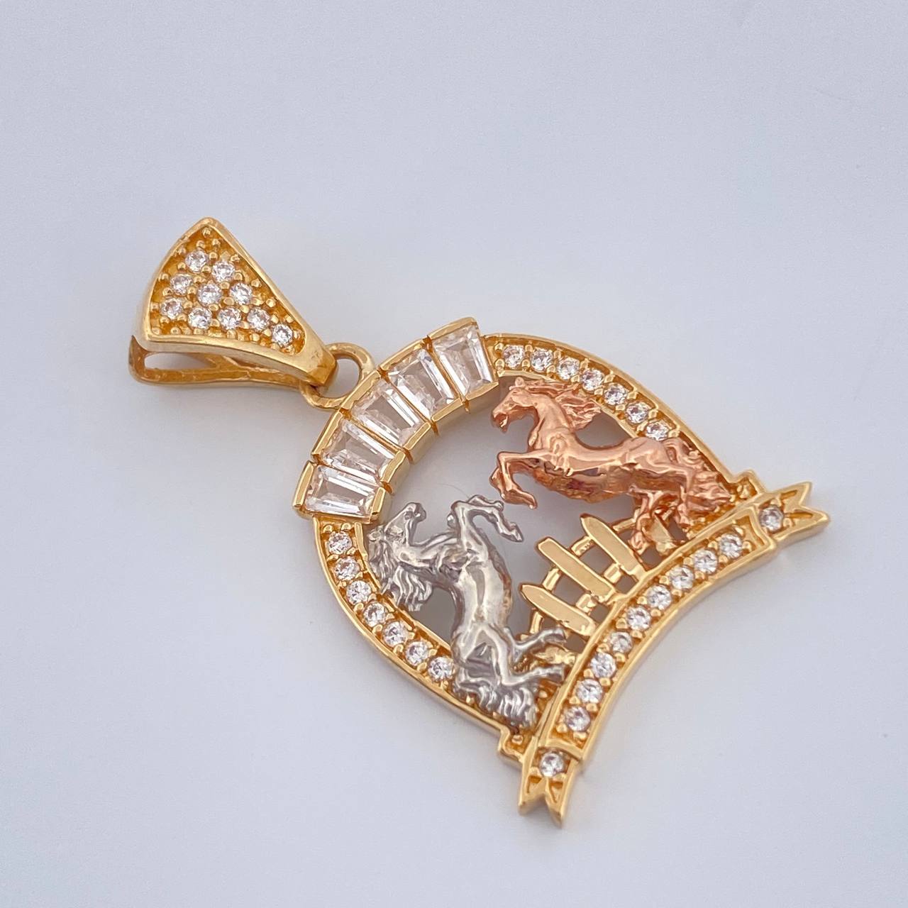 Dije Caballo Herradura 3.25gr / 2.8cm / Tres Oros 18K %