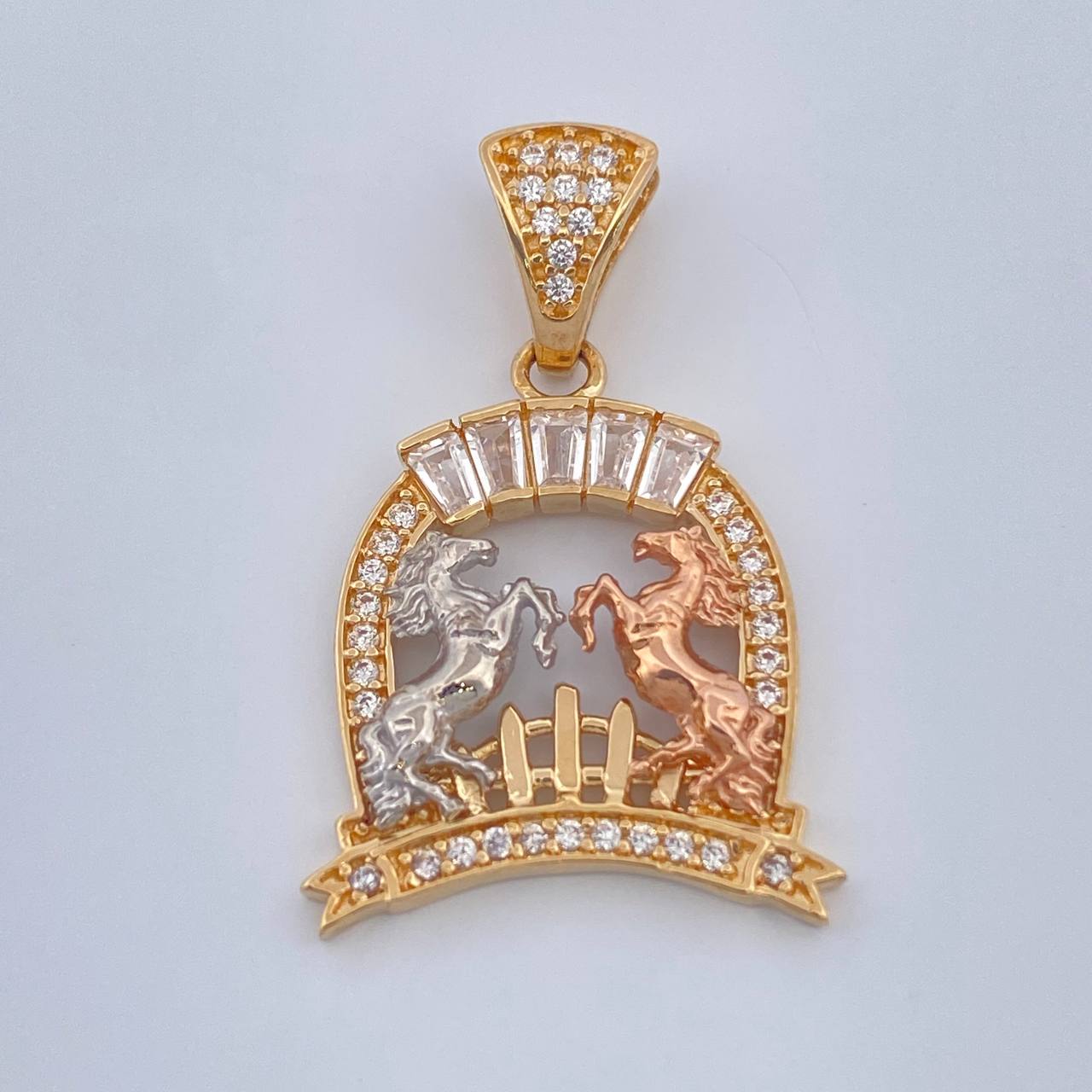 Dije Caballo Herradura 3.25gr / 2.8cm / Tres Oros 18K %