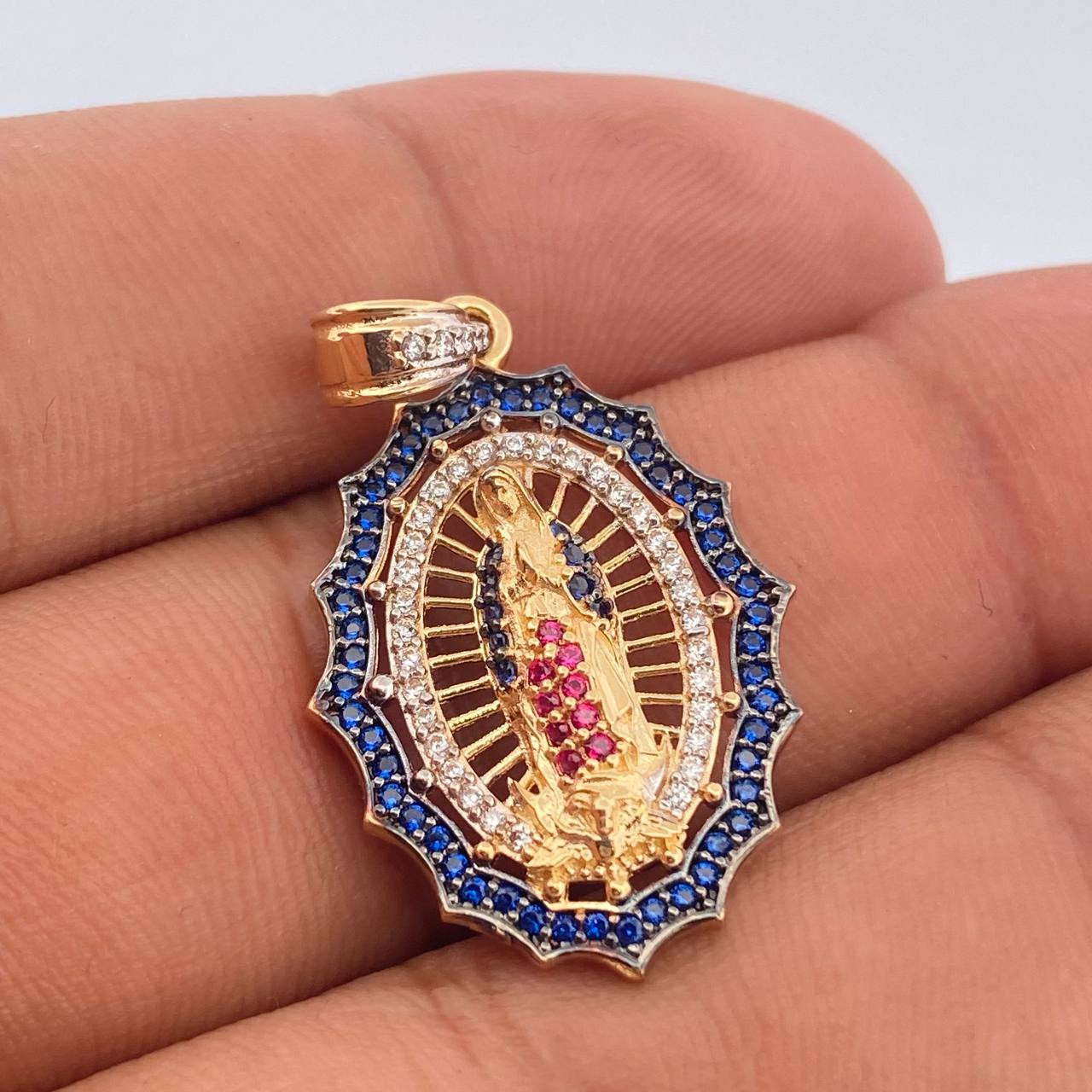 Dije Virgen Guadalupe 3.9gr / 3.3cm / Tres Oros 18K %