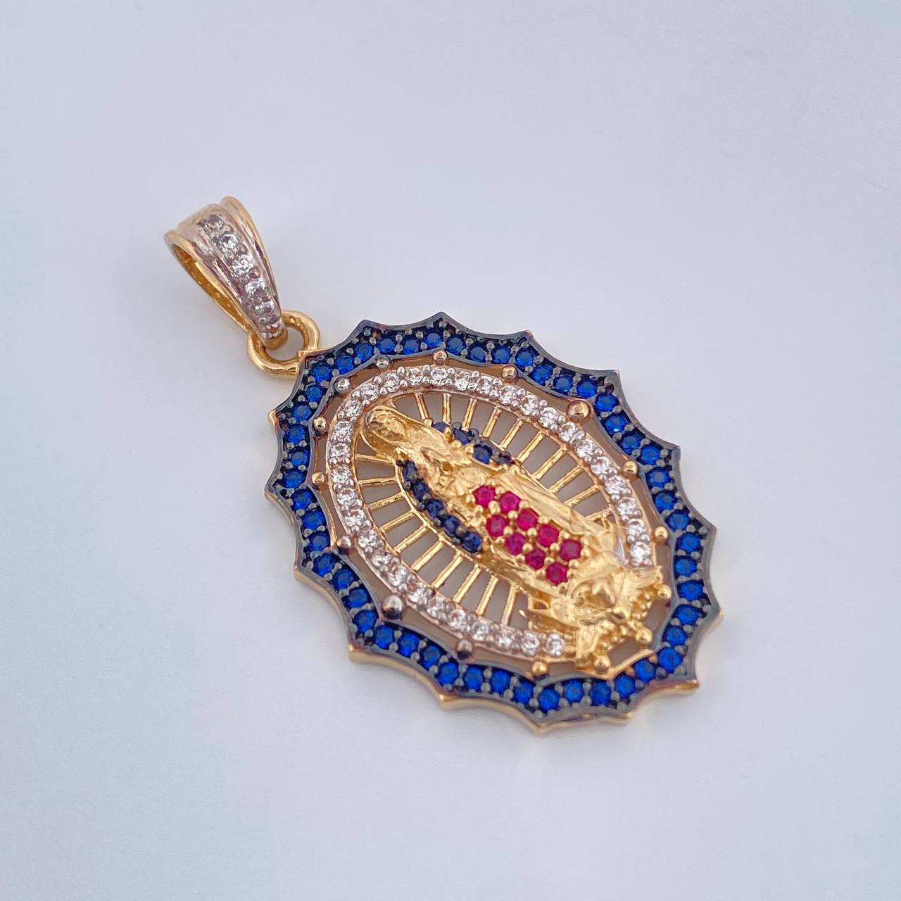 Dije Virgen Guadalupe 3.9gr / 3.3cm / Tres Oros 18K %