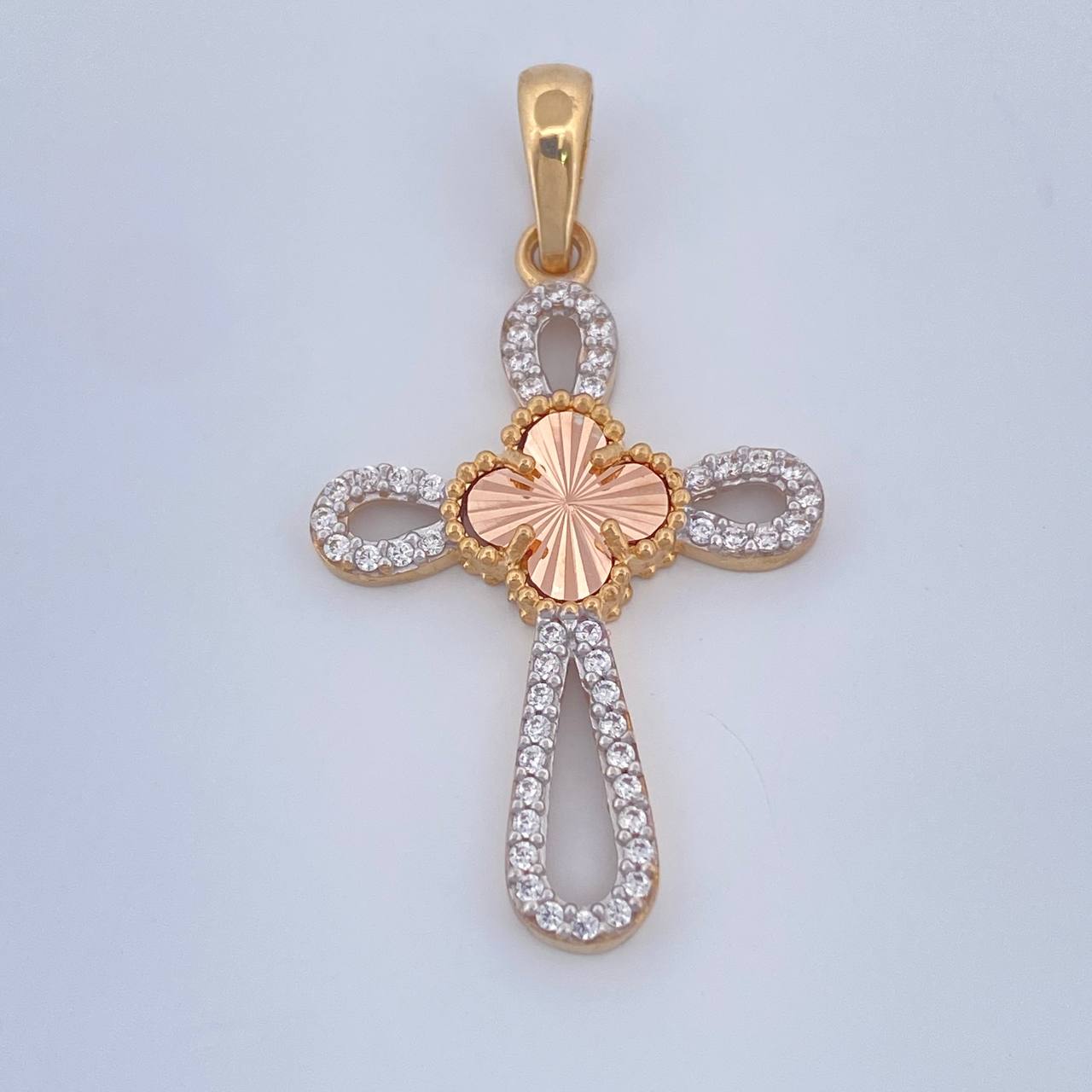 Dije Cruz Trebol 2.25gr / 3.5cm / Tres Oros 18K %