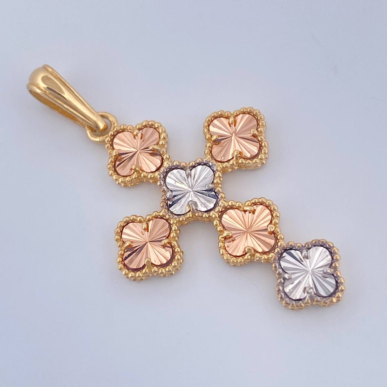 Dije Cruz Trebol 4.35gr / 4.2cm / Tres Oros Nac. Esp. 18K %