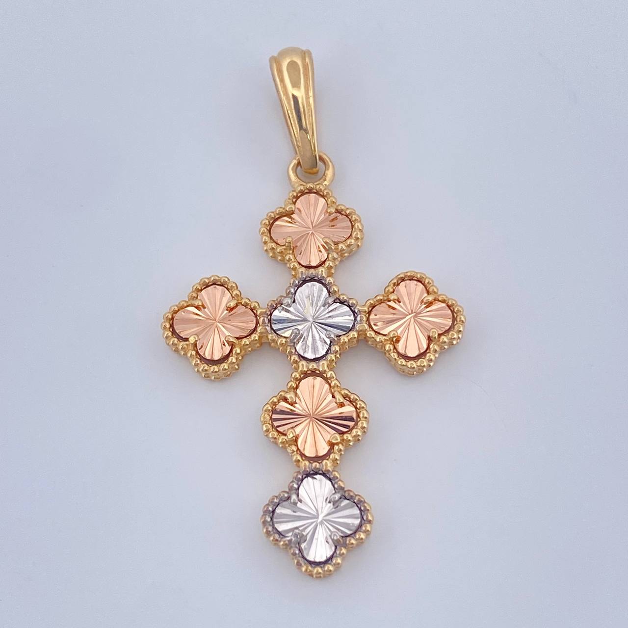 Dije Cruz Trebol 4.35gr / 4.2cm / Tres Oros Nac. Esp. 18K %
