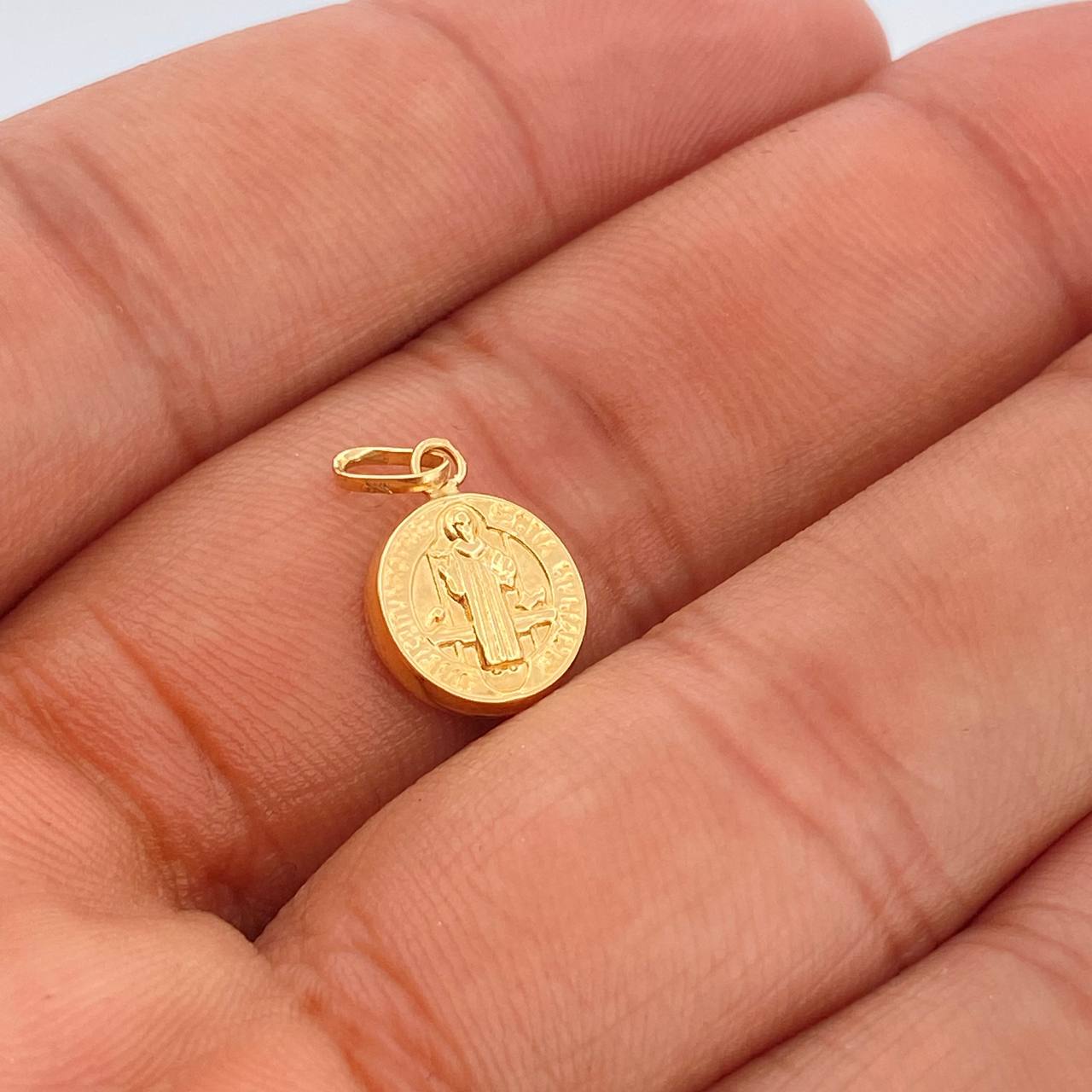 Dije San Benito 0.55gr / 1.8cm / Oro Amarillo 18K %