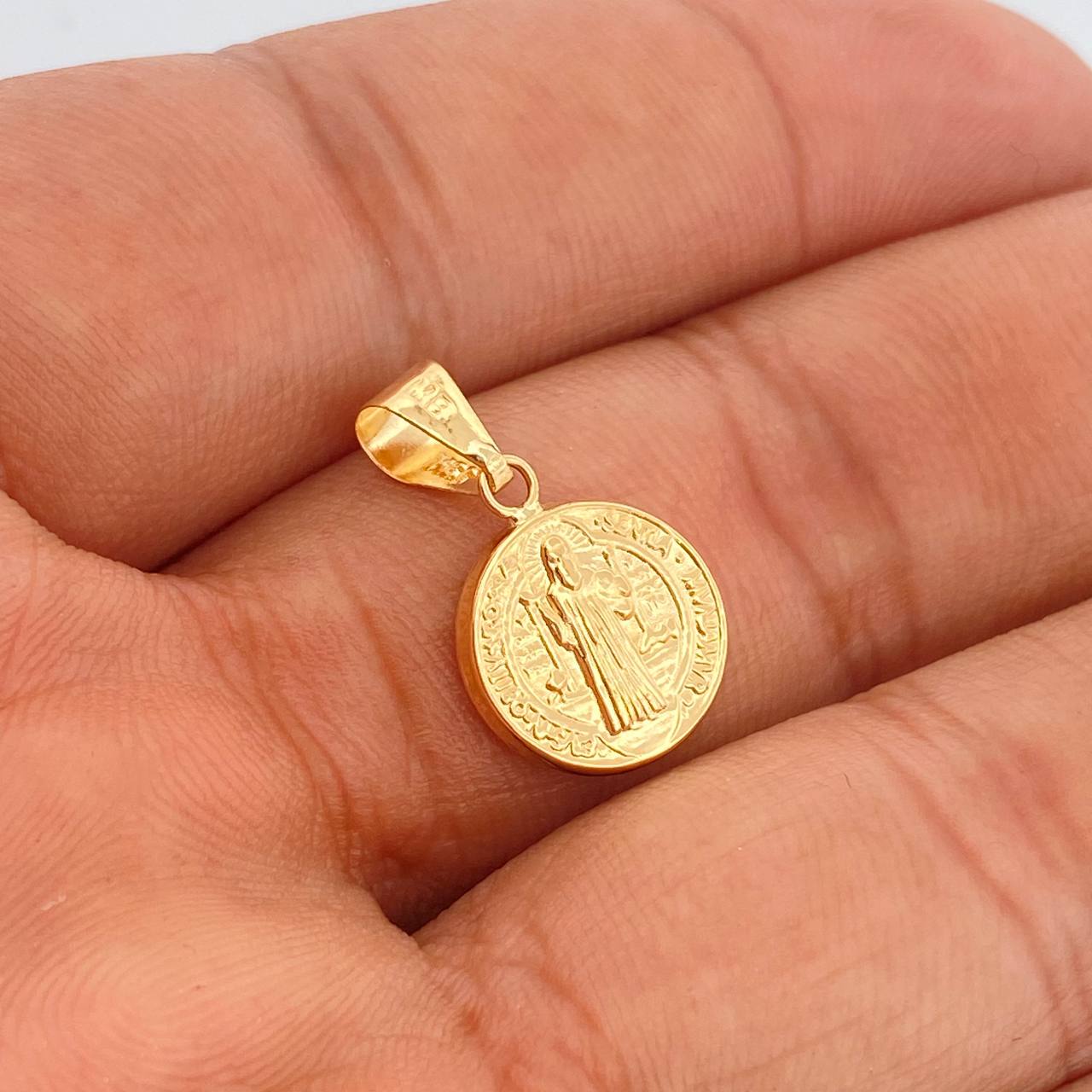 Dije San Benito 0.65gr / 2cm / Oro Amarillo 18K %