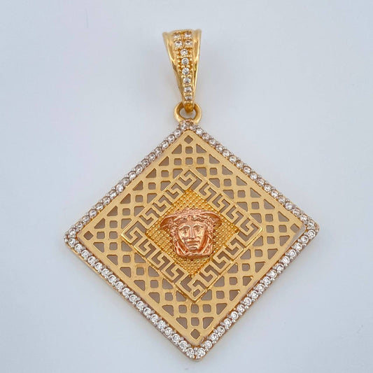 Dije Medusa 5.35gr / 4.3cm / Tres Oros 18K %