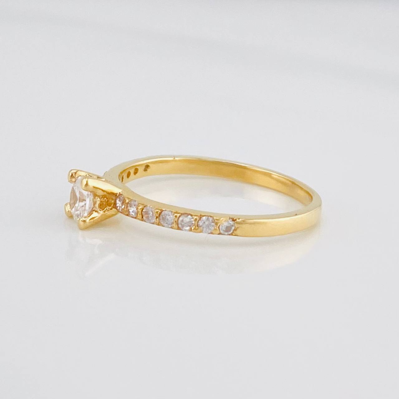 Anillo Solitario Churumbela 2.1g / T7 Oro Amarillo 18K