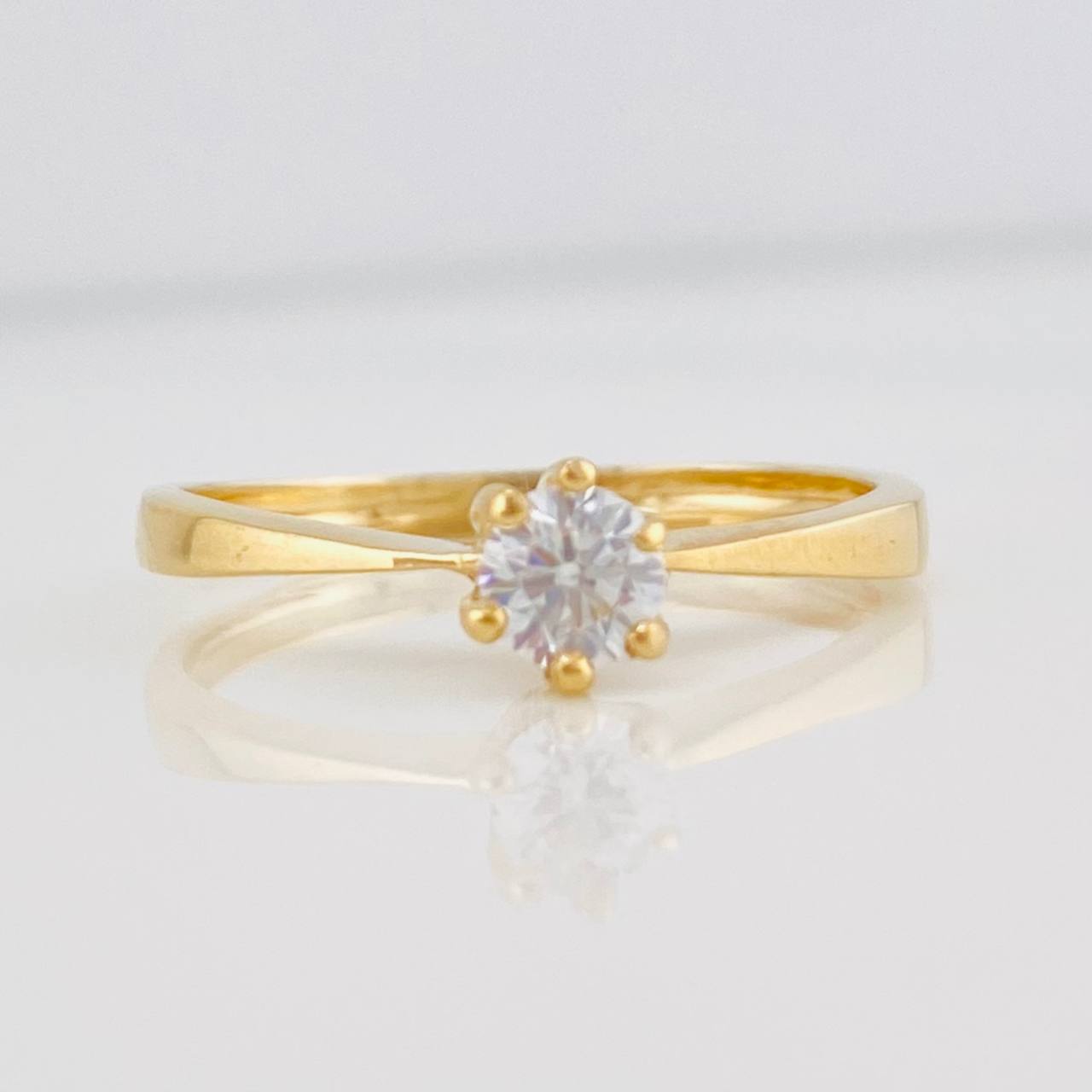Anillo Solitario 1.9g / T6 3/4 Oro Amarillo 18K