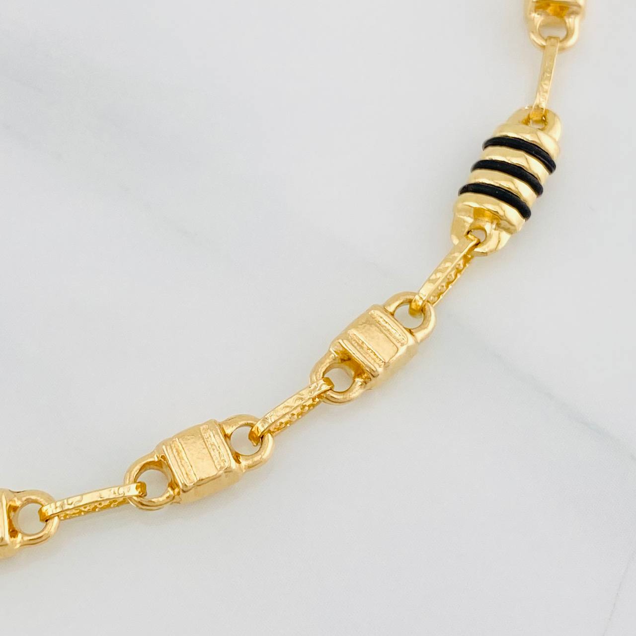 Pulso Rustico Barril 5.8g / 21.7cm / 5.1mm Oro Amarillo 18K