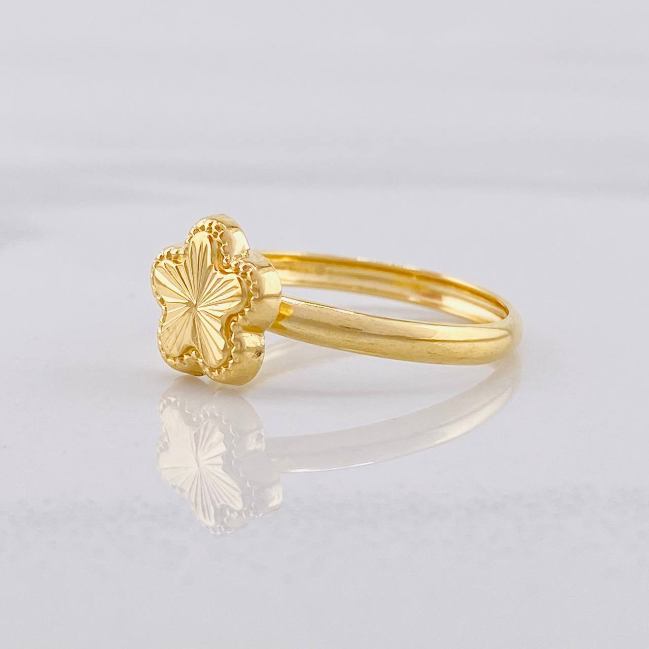 Anillo Flor Diamantada 1g / T4 3/4 Oro Amarillo 18K