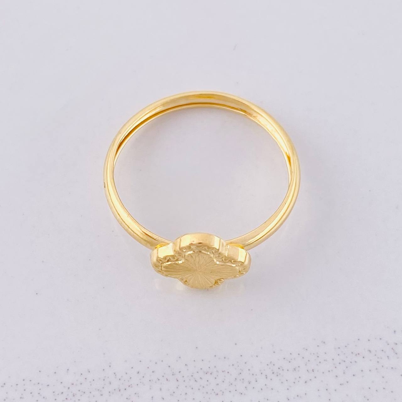 Anillo Trebol Diamantado 0.95g / T4 3/4 Oro Amarillo 18K