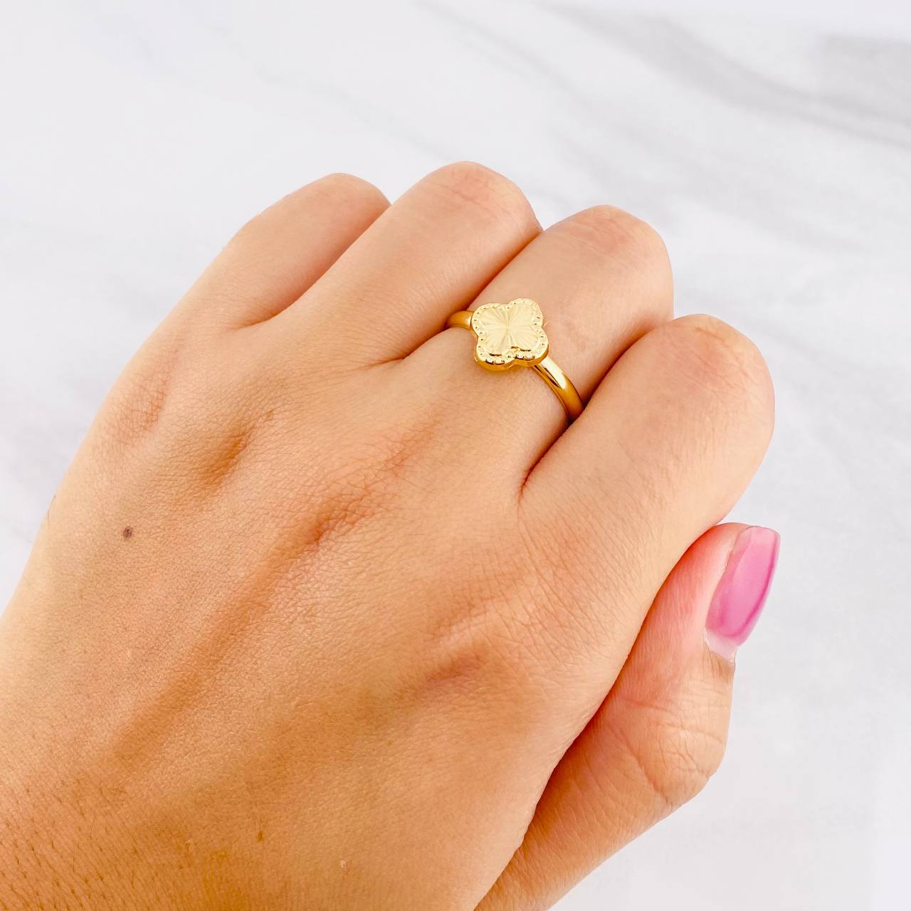 Anillo Trebol Diamantado 0.95g / T4 3/4 Oro Amarillo 18K