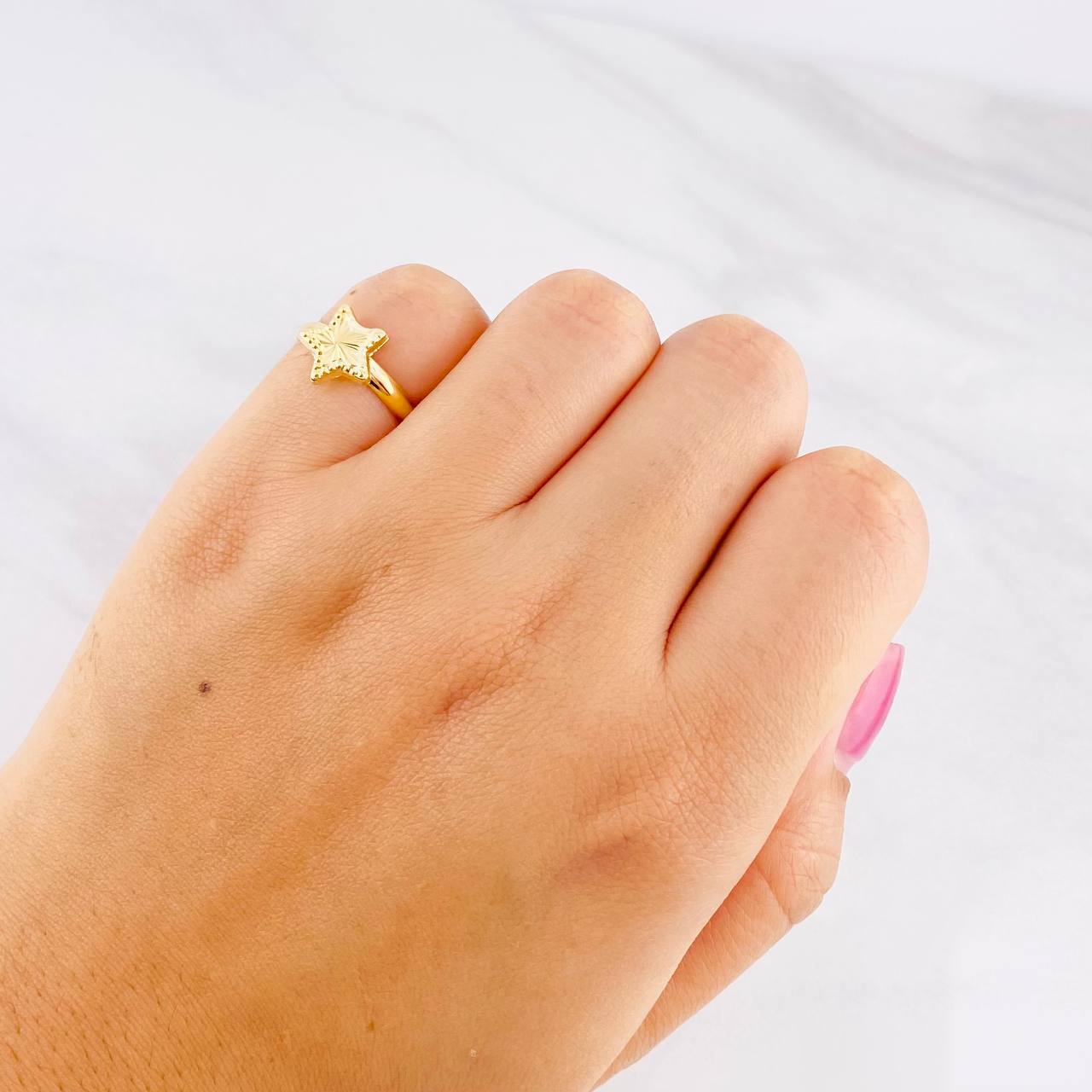 Anillo Estrella Diamantada 0.9g / T5 1/4 Oro Amarillo 18K