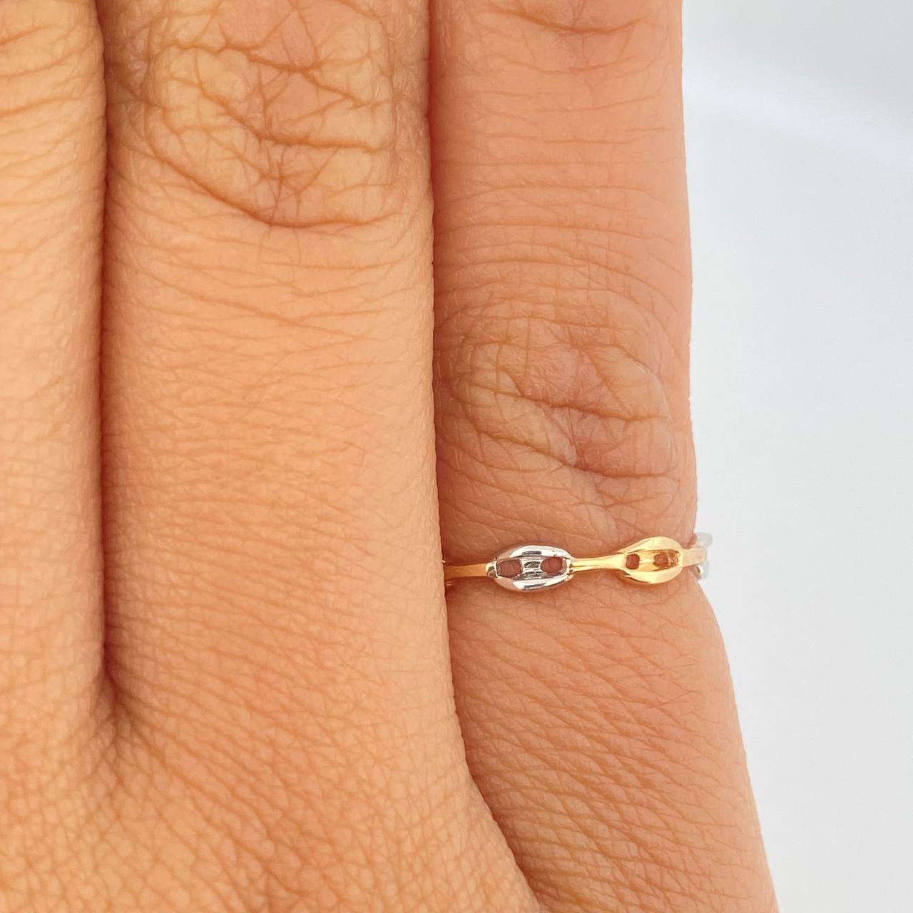 Anillo GC 0.95gr / T4 1/2 / Dos Oros Amarillo Blanco 18K %