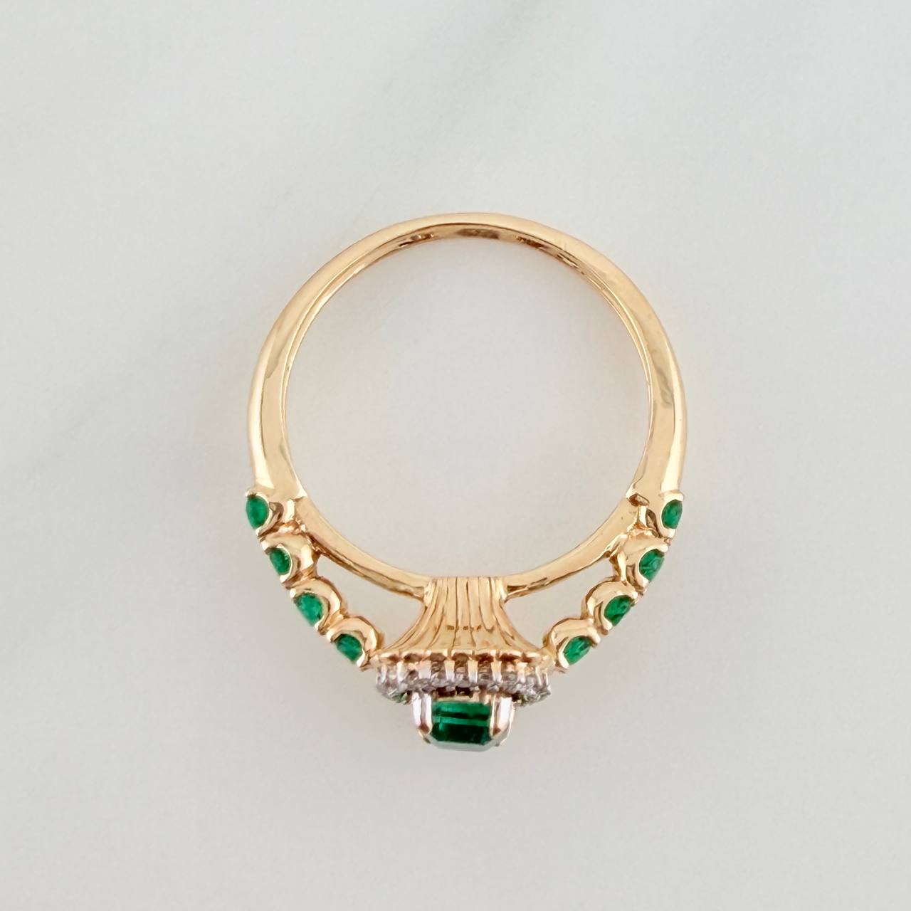 Anillo Rectangulo Esmeraldas 66 pts Diamantes 0.09 pts 3.25gr / T5 3/4 /  Dos Oros Amarillo Blanco 18K %