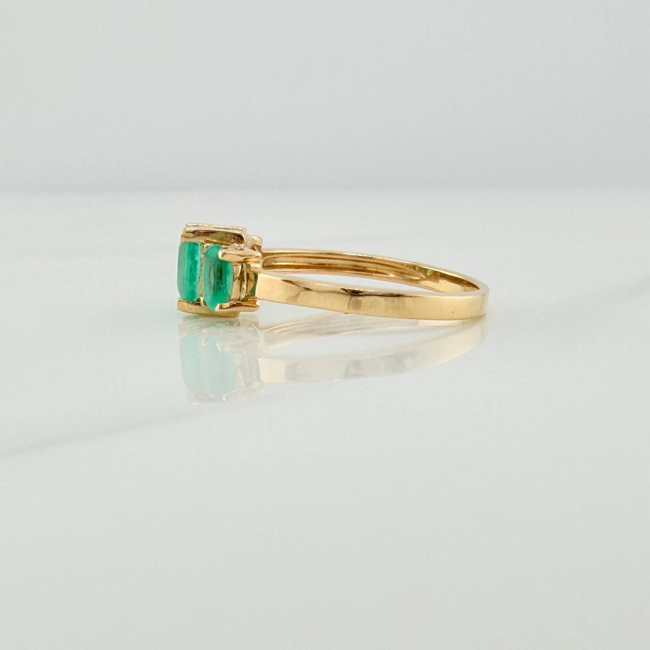 Anillo Trilogia Esmeraldas 1.03 qts 2.4gr / T6 1/4 / Oro Amarillo 18K %
