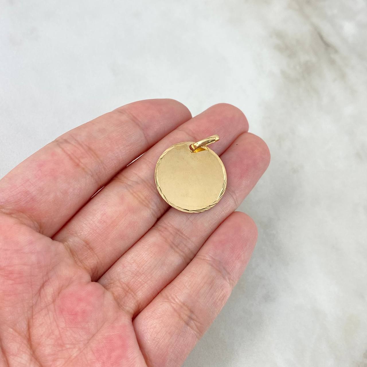 Dije Placa Circular 1.95gr / 2.7cm / Bordes Diamantados Oro Amarillo