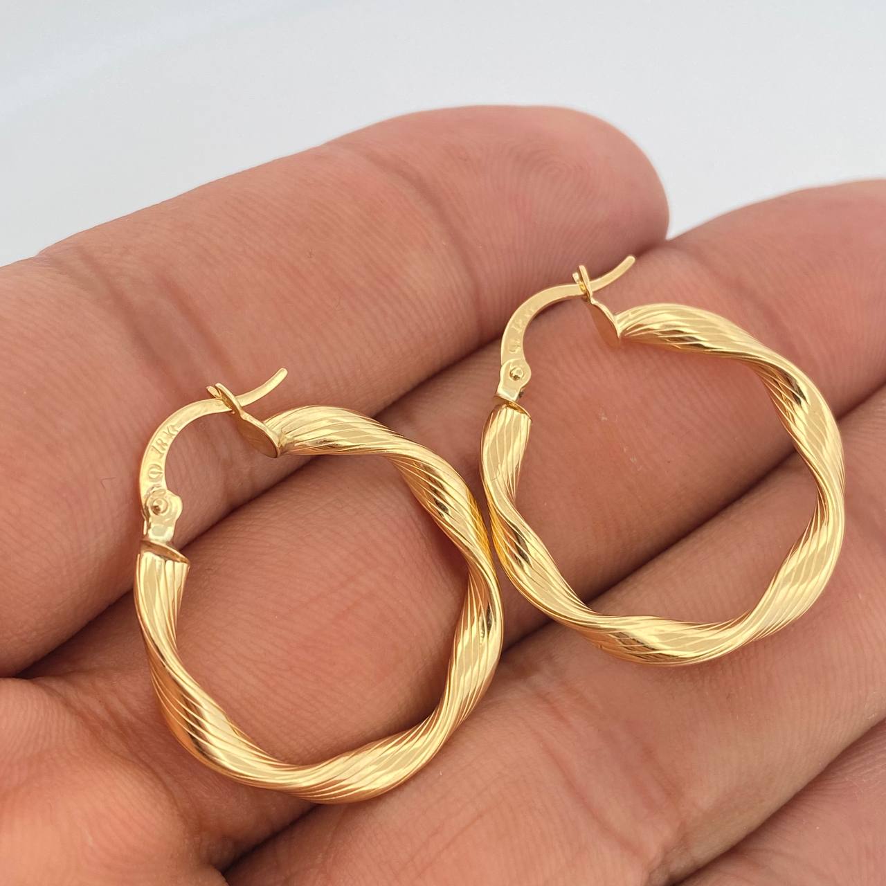 Candongas Bella 2.35gr / 2.7cm / Oro Amarillo 18K %