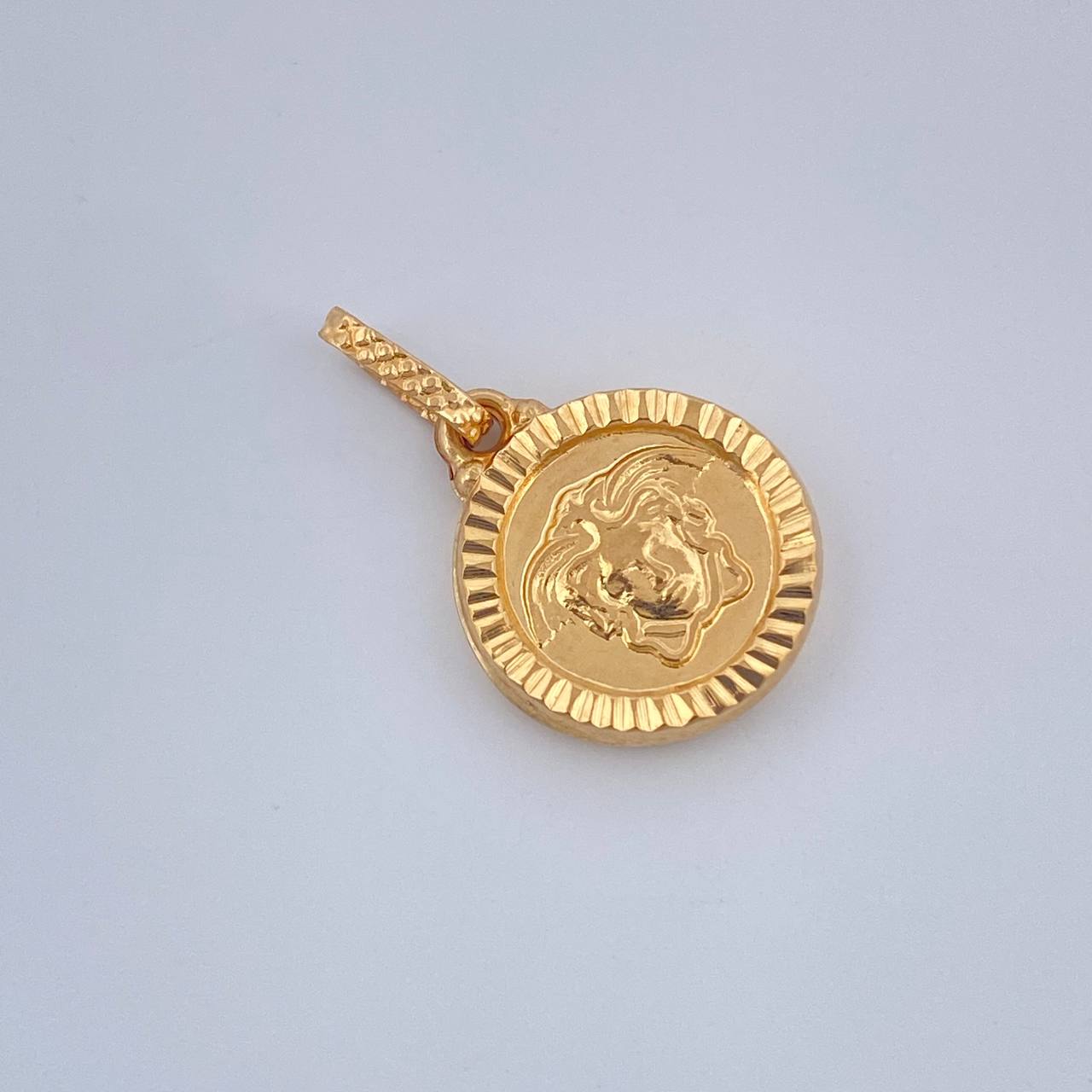 Dije Medusa 0.95gr / 2cm / Oro Amarillo 18K %