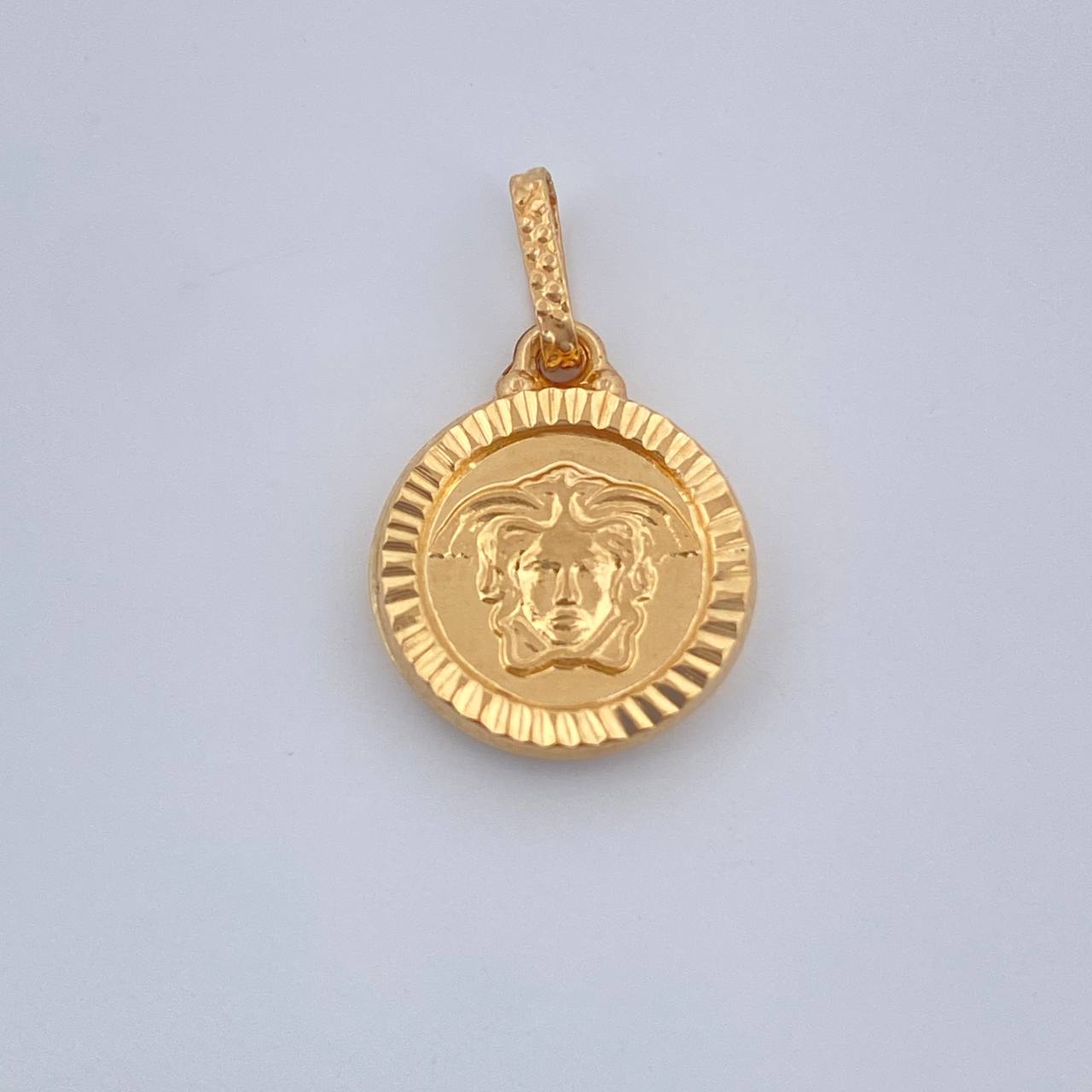 Dije Medusa 0.95gr / 2cm / Oro Amarillo 18K %