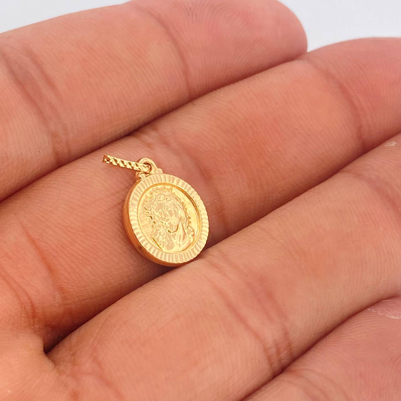 Dije Rostro Cristo 0.95gr / 1.9cm / Oro Amarillo 18K %