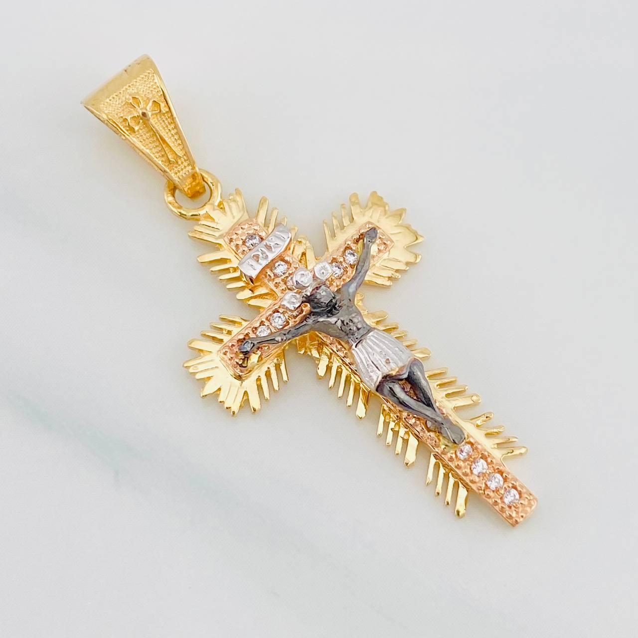 Dije Cruz Cristo 3.95g / 4cm Tres Oros 18K
