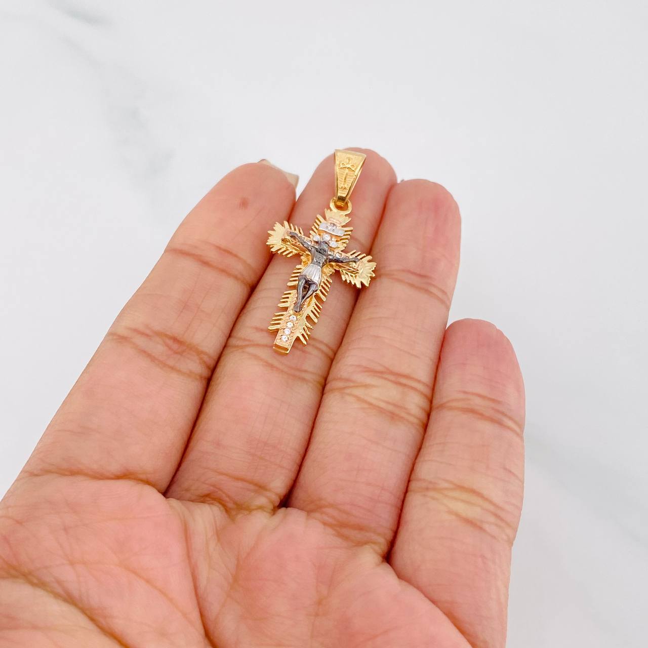 Dije Cruz Cristo 3.95g / 4cm Tres Oros 18K