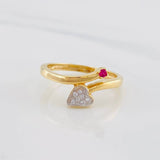 Anillo Curva Corazón 2.2g / T6 Dos Oros Amarillo Blanco 18K