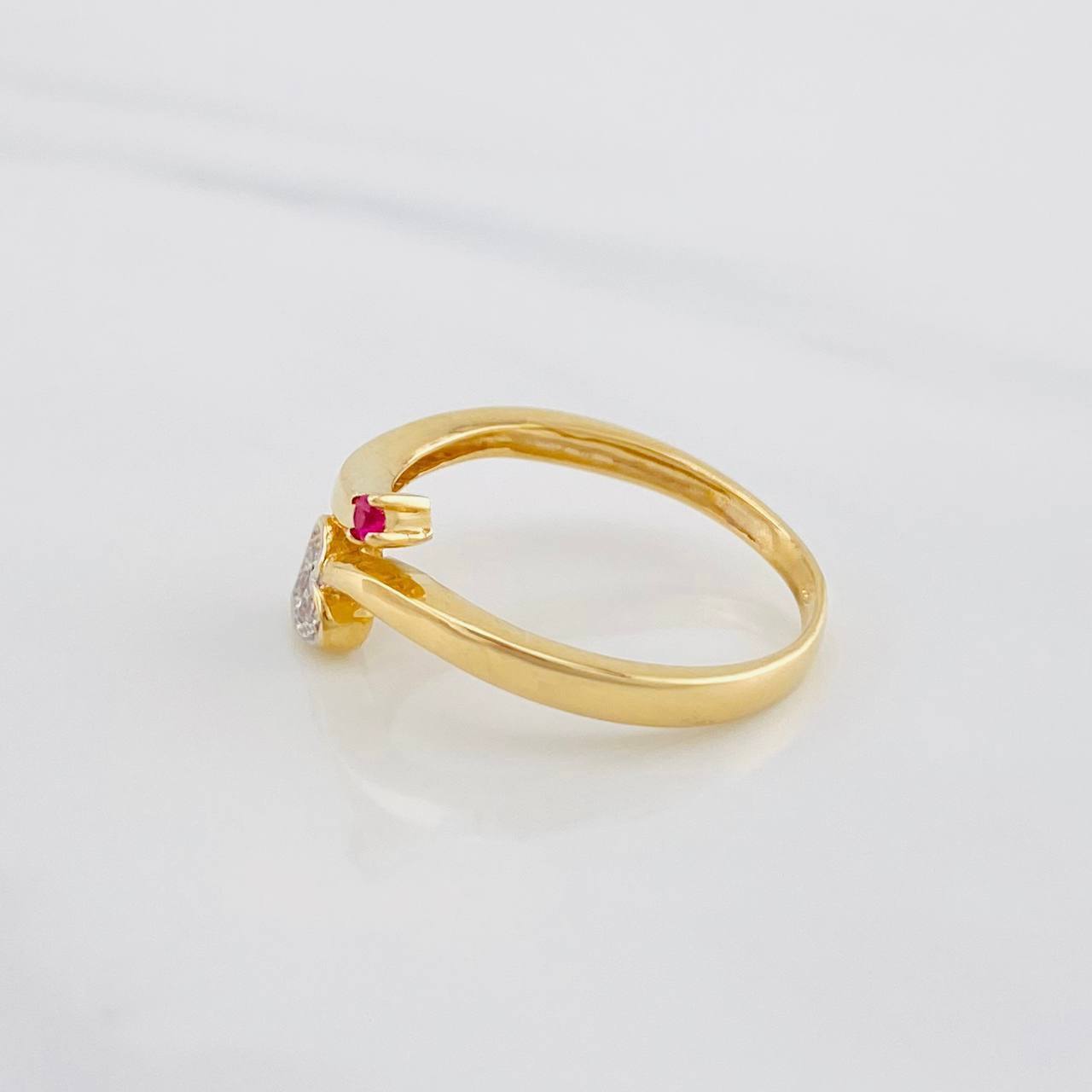 Anillo Curva Corazón 2.2g / T6 Dos Oros Amarillo Blanco 18K