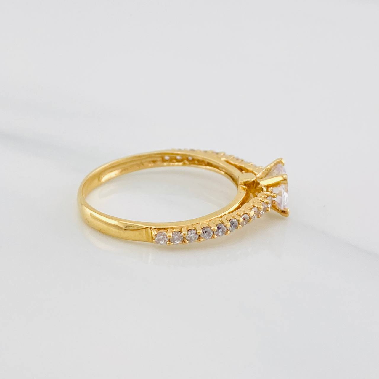 Anillo Solitario Churumbela 2.5g / T6 3/4 Oro Amarillo 18K