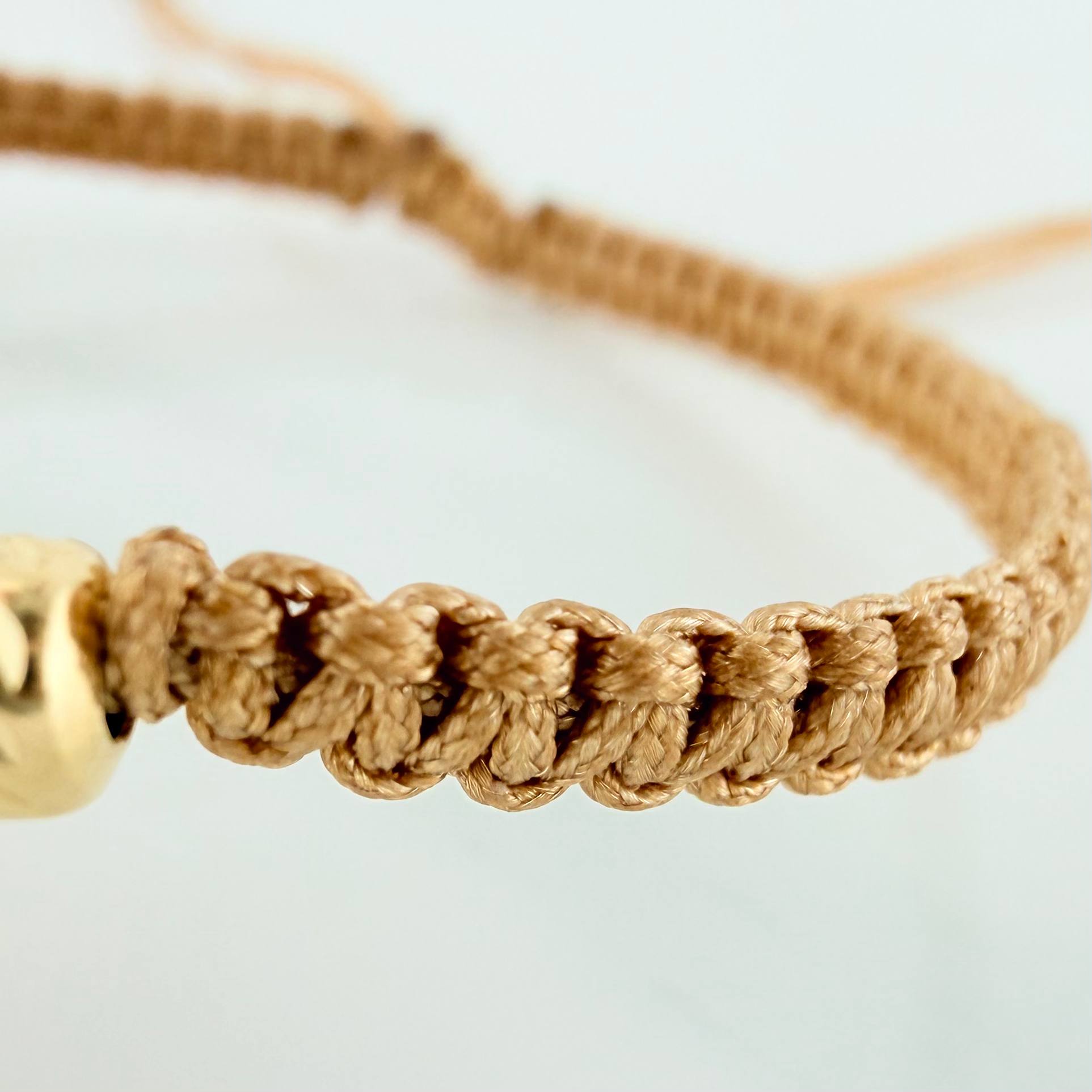 Pulsera Tejida Caqui Escapulario Cilindros Diamandos 6 Und Oro Amarillo 18K