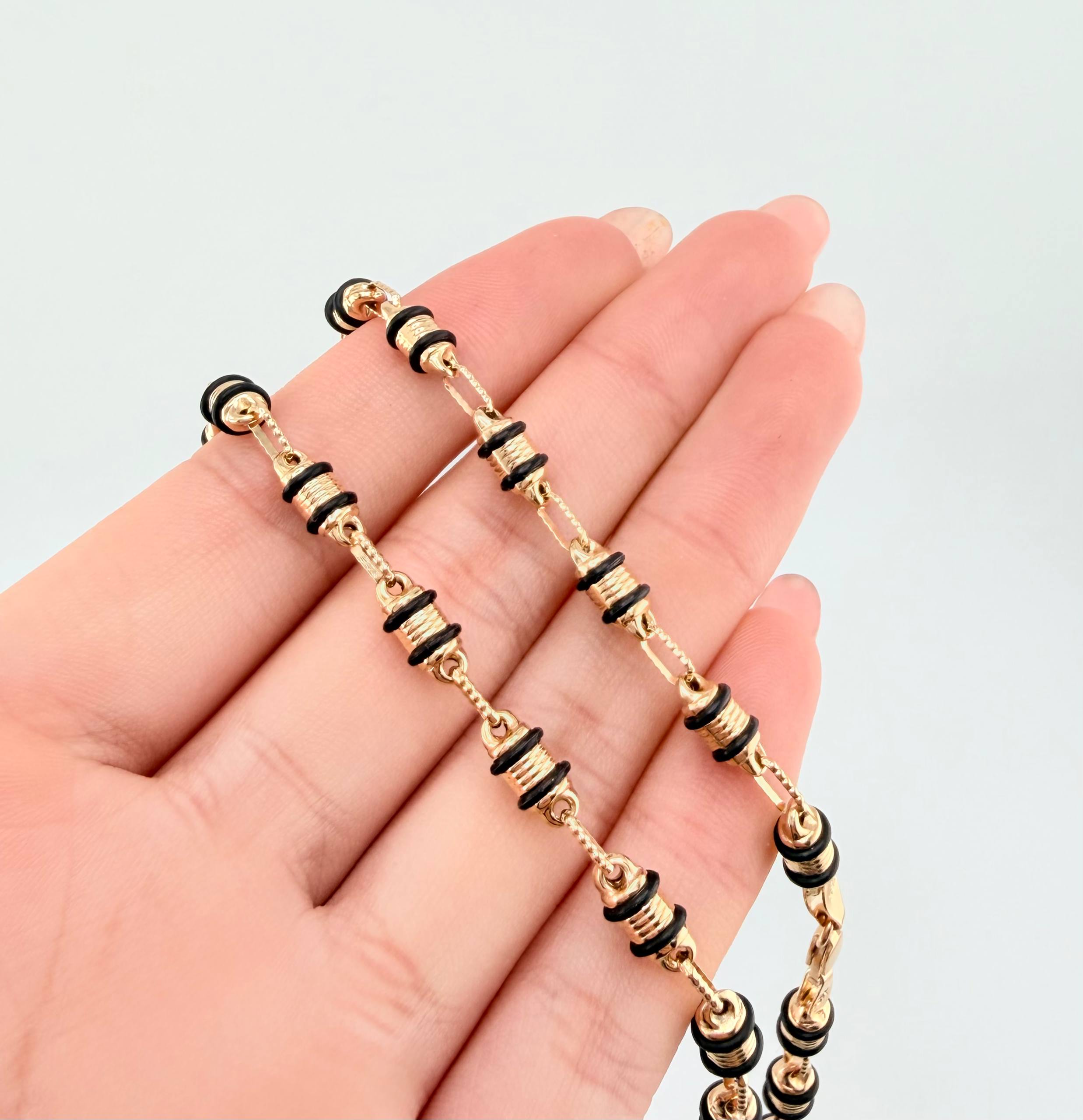 Cadena Rustica Barril Cauchos Negros 13.85gr / 62.5cm / 4.3mm Oro Amarillo 18K