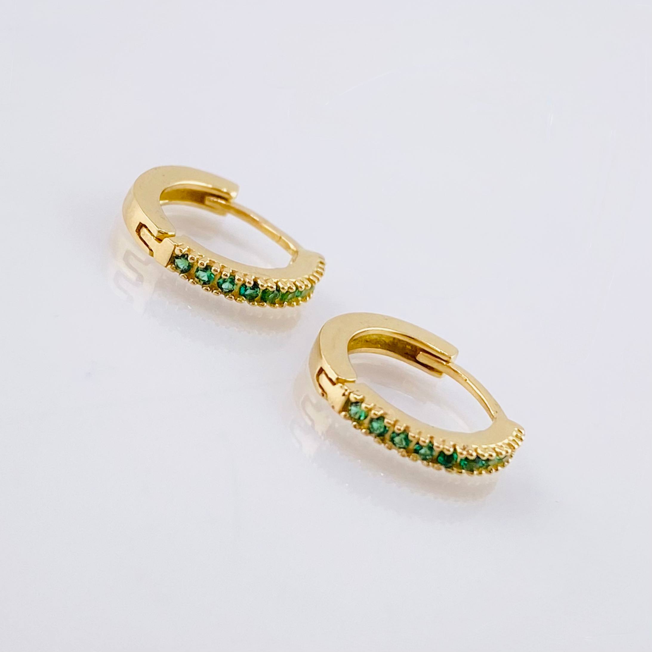 Candongas Carril Punteada 1.9gr / 1.5cm / Oro Amarillo 18K