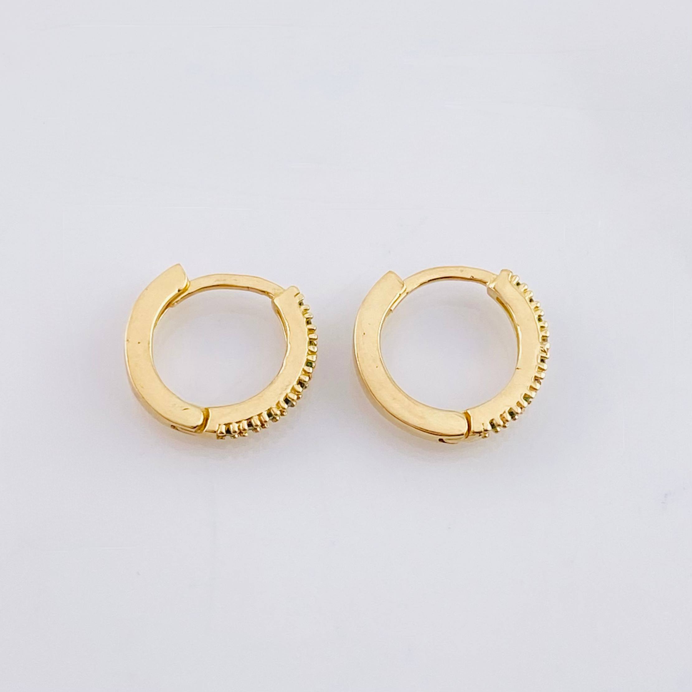 Candongas Carril Punteada 1.9gr / 1.5cm / Oro Amarillo 18K