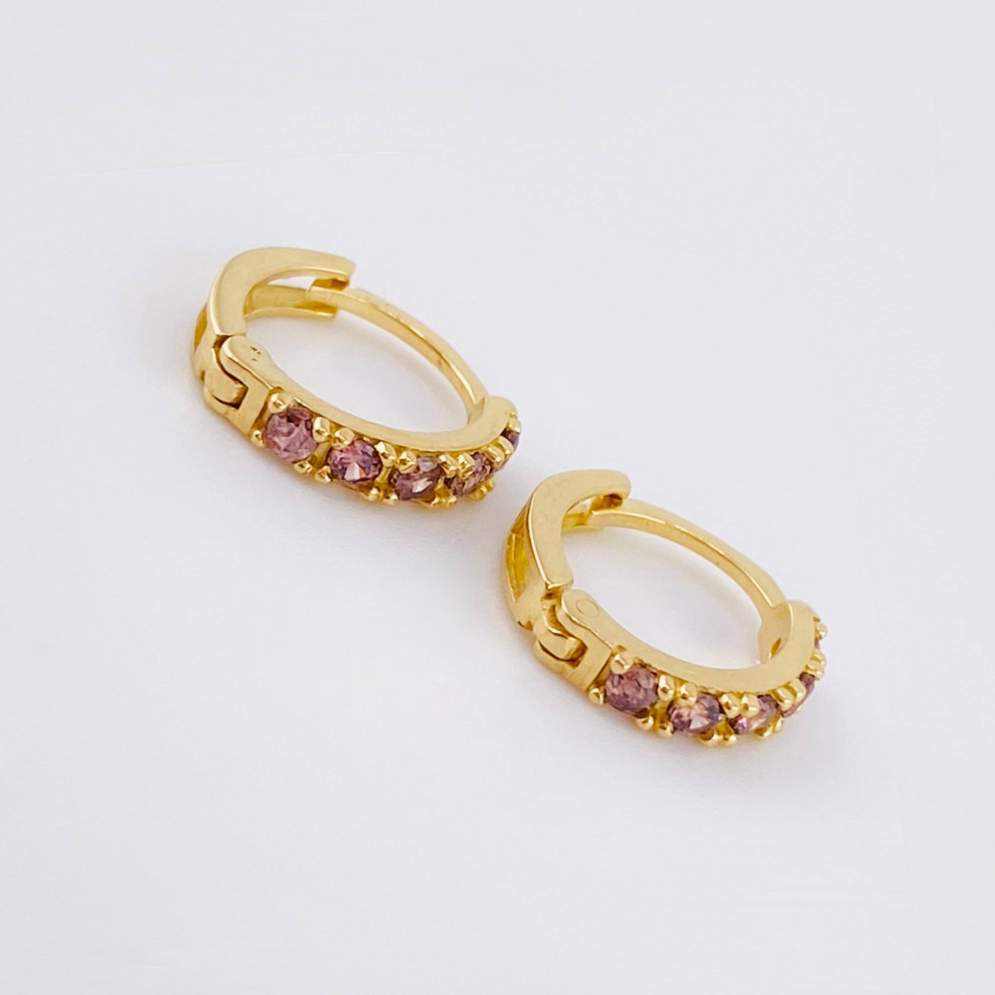 Candongas Carril Punteado 1.75gr / 1.2cm / Oro Amarillo 18K
