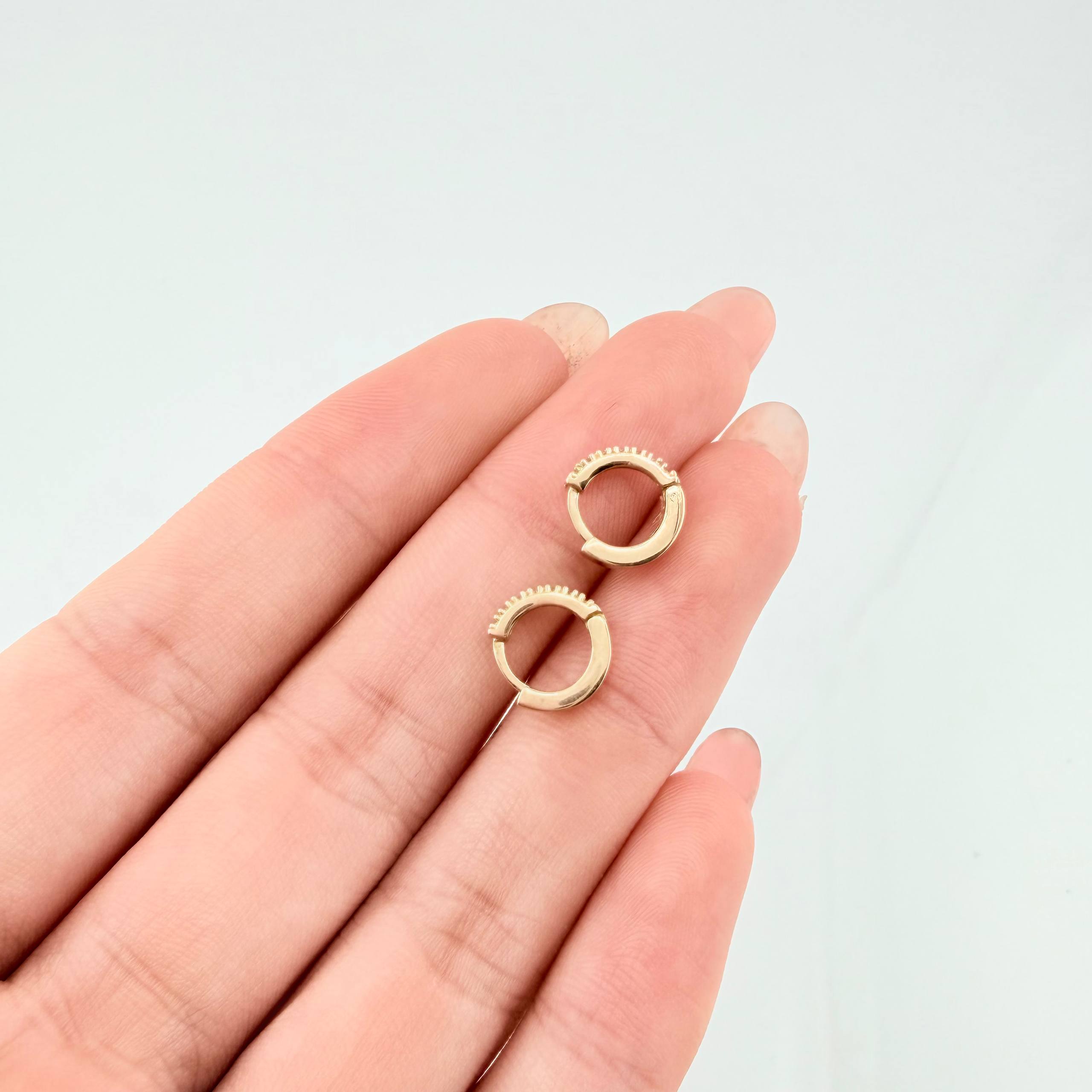 Candongas Carril Punteado 1.2gr / 9mm Oro Amarillo 18K *