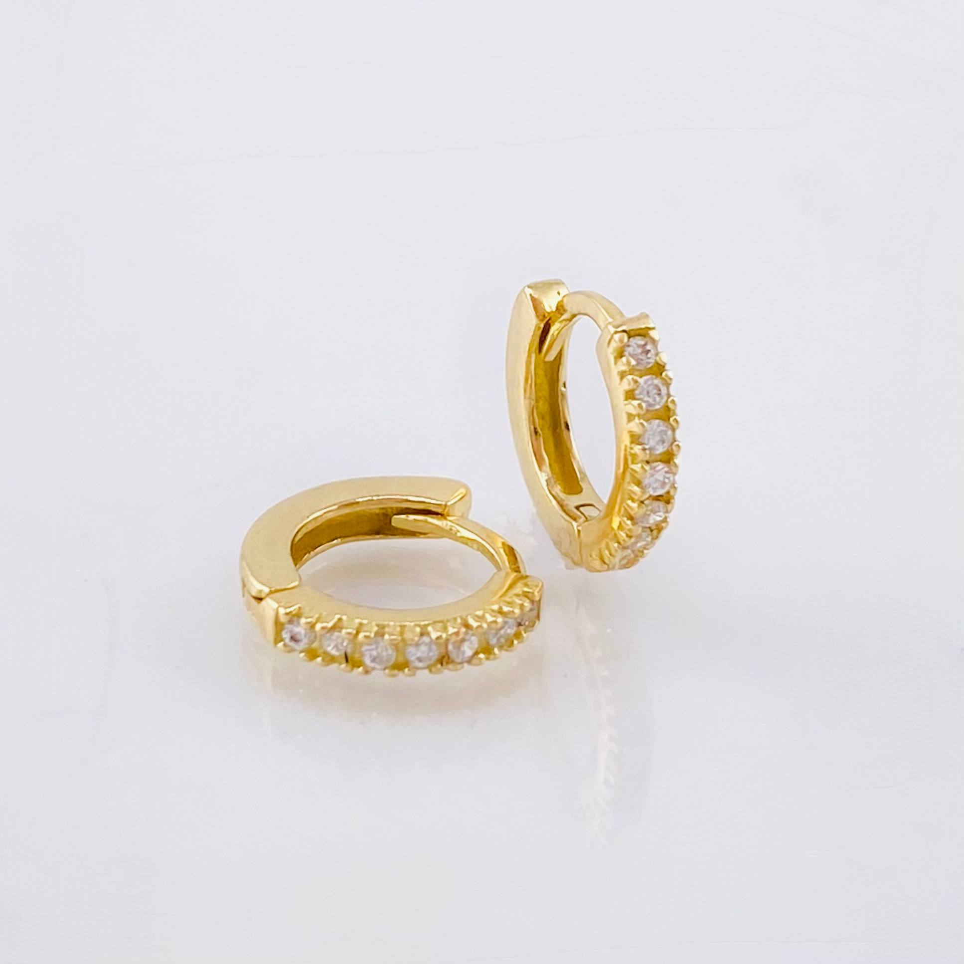 Candongas Carril Punteado 1.4gr / 1.1cm / Oro Amarillo 18K *