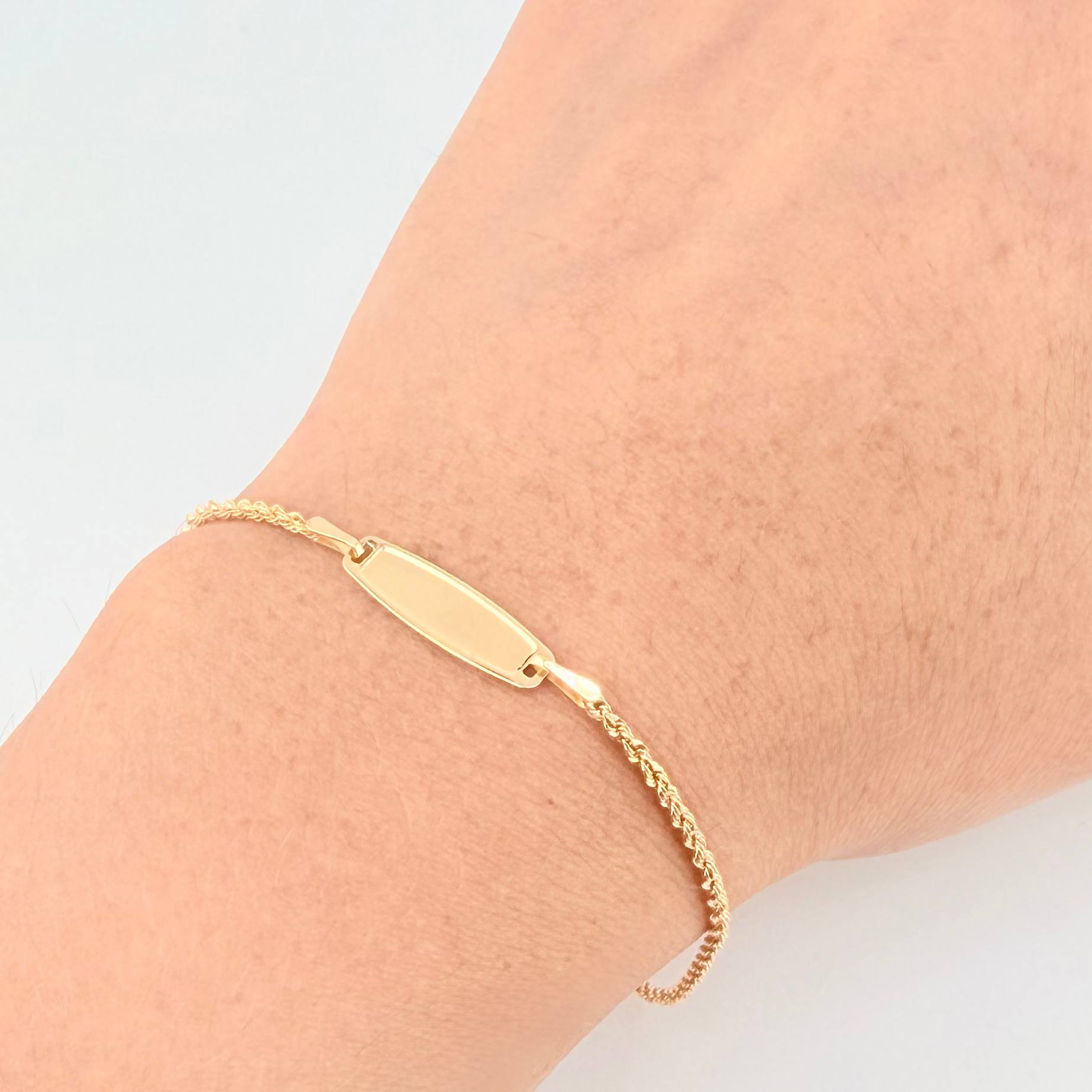 Pulso Lazo Placa Ovalada 1.1g / 17.6cm / 1.6mm Oro Amarillo 18K