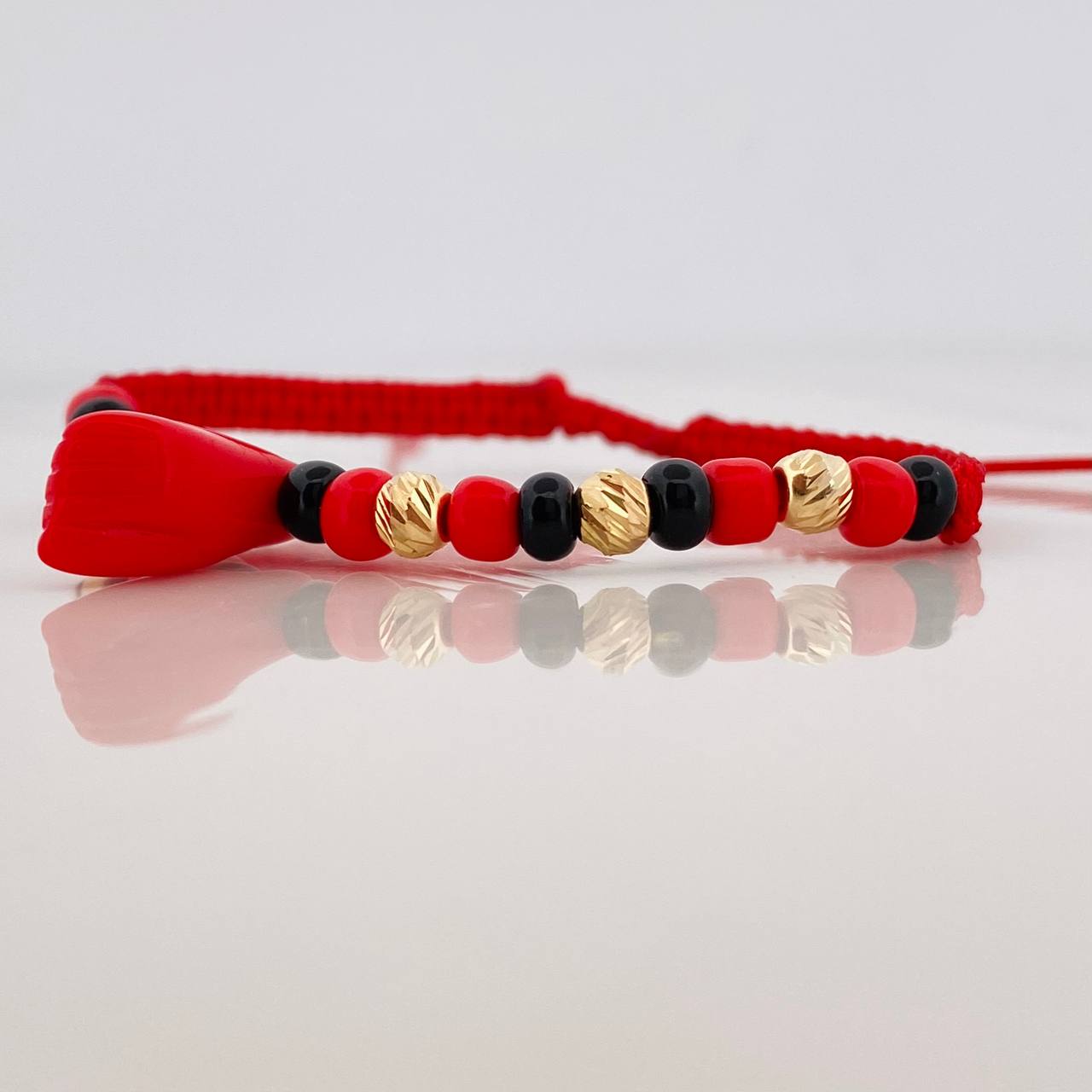 Pulsera Tejida Rojo Protección 5 Bolas Diamantadas Oro Amarillo 18K