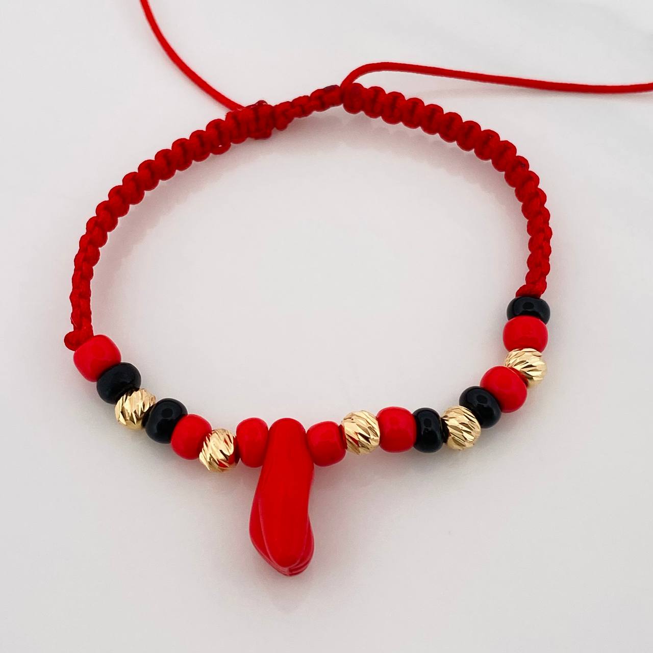 Pulsera Tejida Rojo Protección 5 Bolas Diamantadas Oro Amarillo 18K