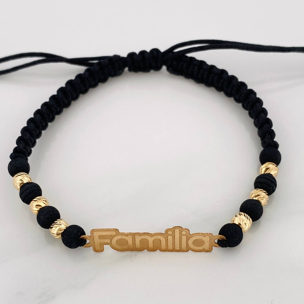 Pulsera Tejida Negra Herraje Placa Familia Oro Amarillo 18K