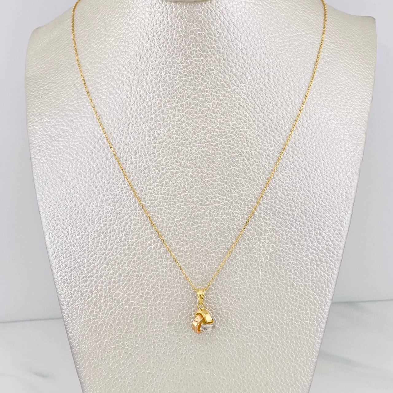 Set Cadena Aro Seguido + Dije Nudo / 1.85g / 45cm Tres Oros 18K