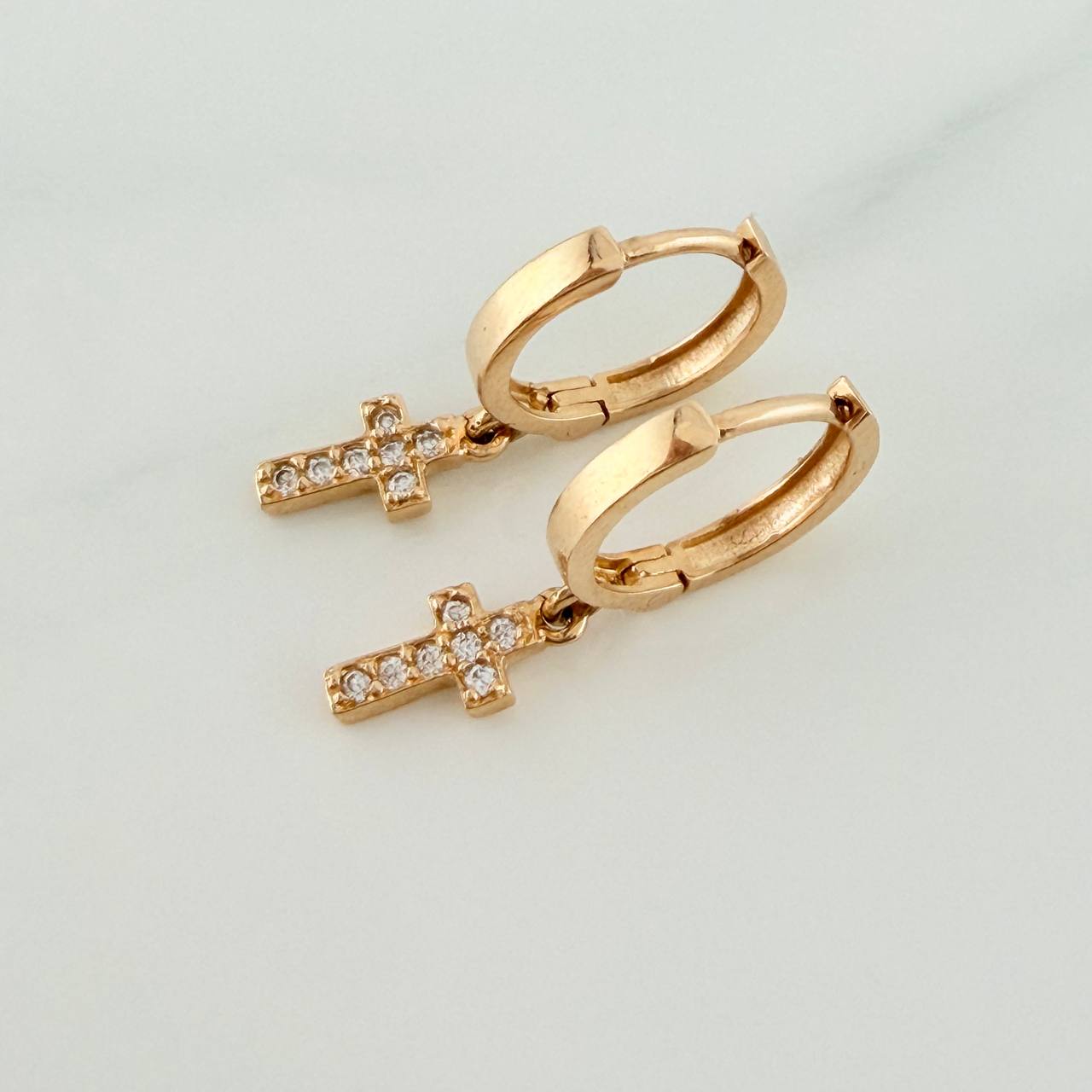 Candongas Cruz 2.85gr / 2.3cm / Oro Amarillo 18K $