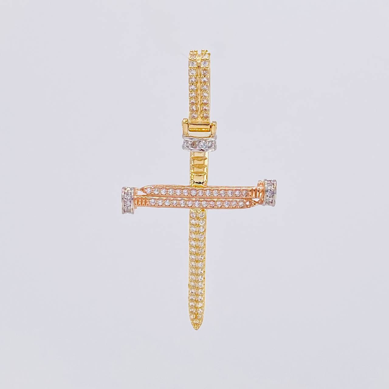 Dije Cruz Clavo 4.1g / 4.7cm Tres Oros 18K