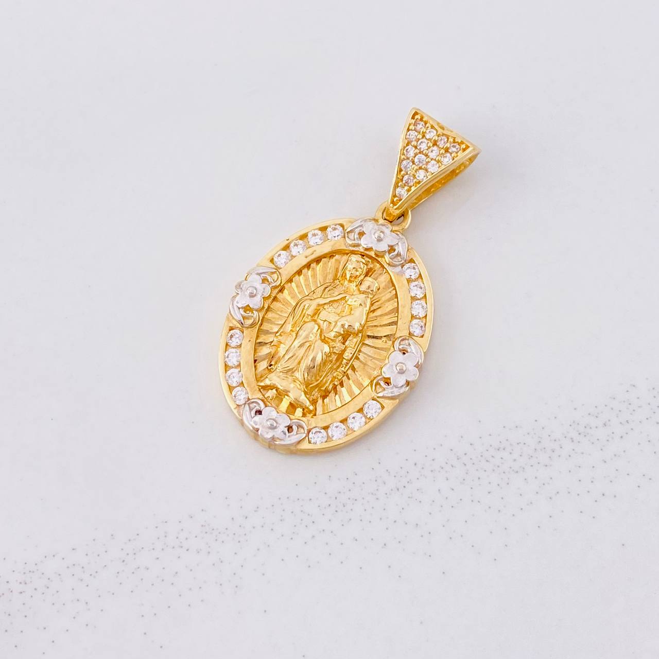 Dije Virgen del Carmen 6.05g / 3.2cm Dos Oros Amarillo Blanco 18K